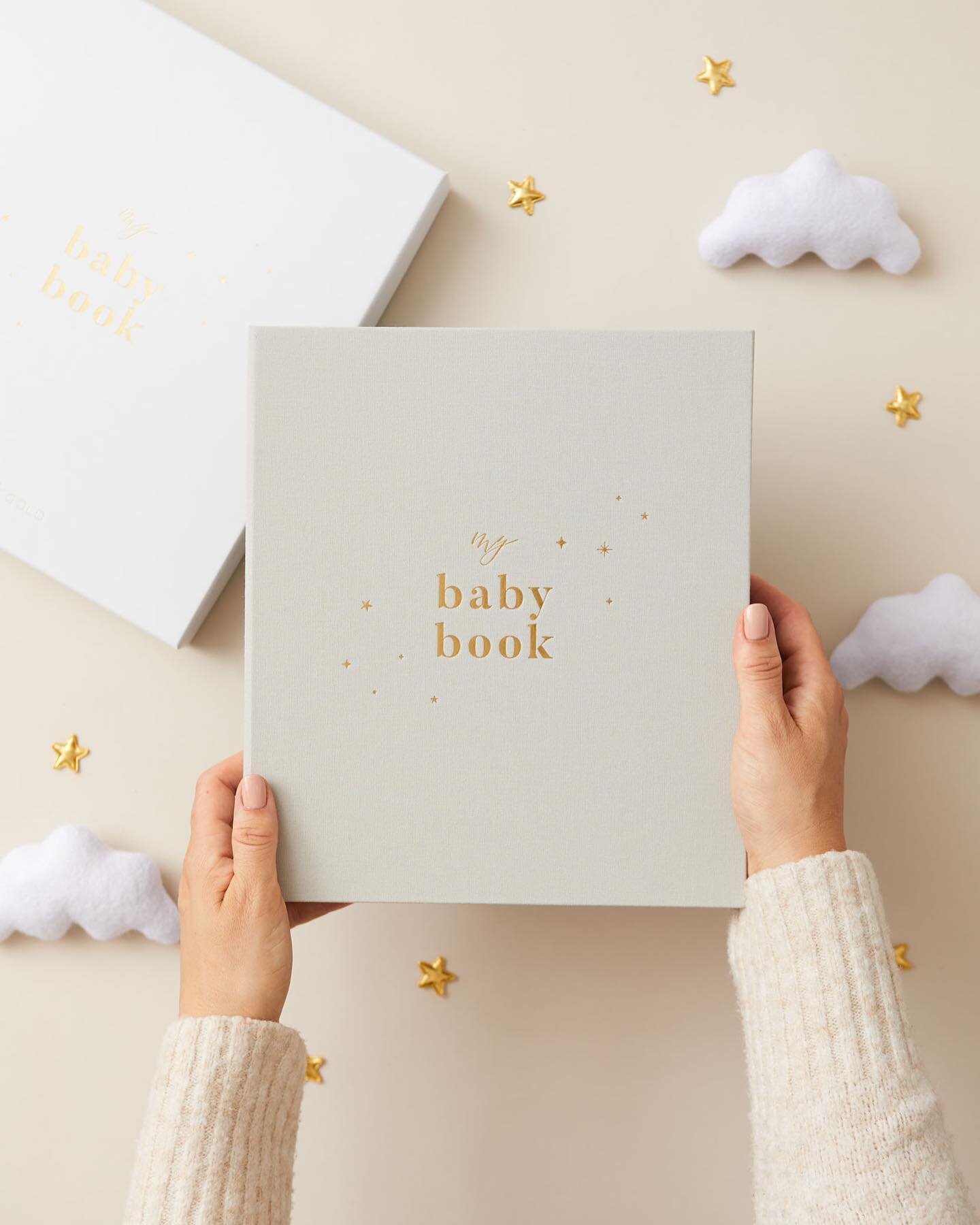 After the amazing response to the new journal designs now available, I thought it would be helpful to share 5 simple baby memory book tips to help you busy mums that have got a new journal winging its way to you! 

1. KEEP IT IN PLAIN SIGHT 👀 

Than