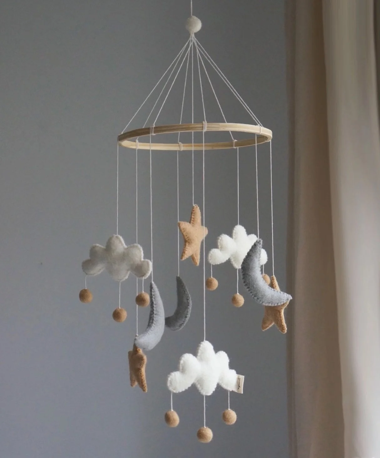 &ldquo;Don&rsquo;t let&rsquo;s ask for the moon. We have the stars&rdquo; 💫

#hangingmobile #nurserydecor #nurseryinspo #moonandstars neutraldecor