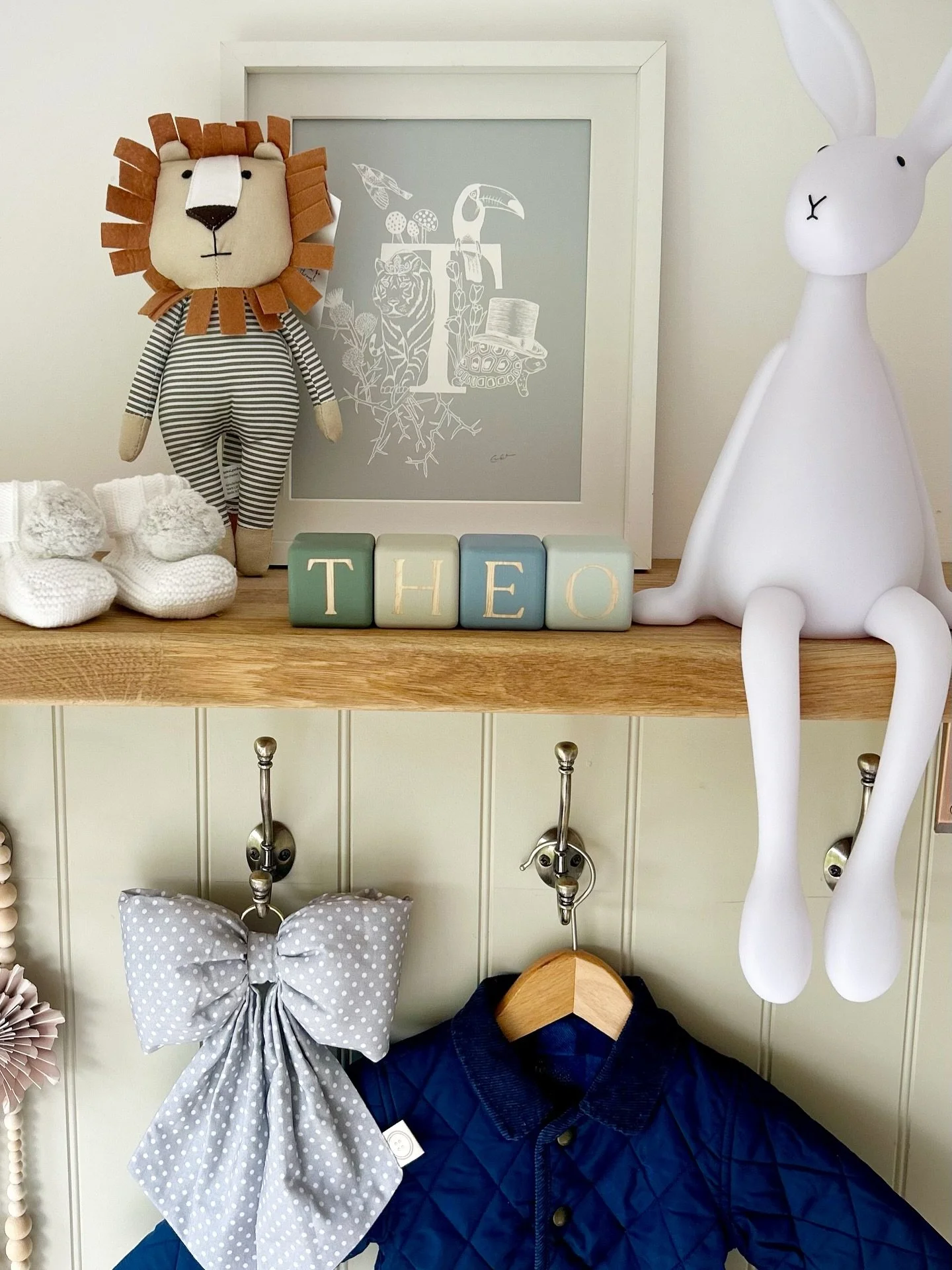 Theo&rsquo;s wonderful nursery featuring many of LBB favourites with Joseph Night Light taking centre stage 💫
@beeandweasel 
#nightlight #nameblocks #shelfie #bows #nurserystyling