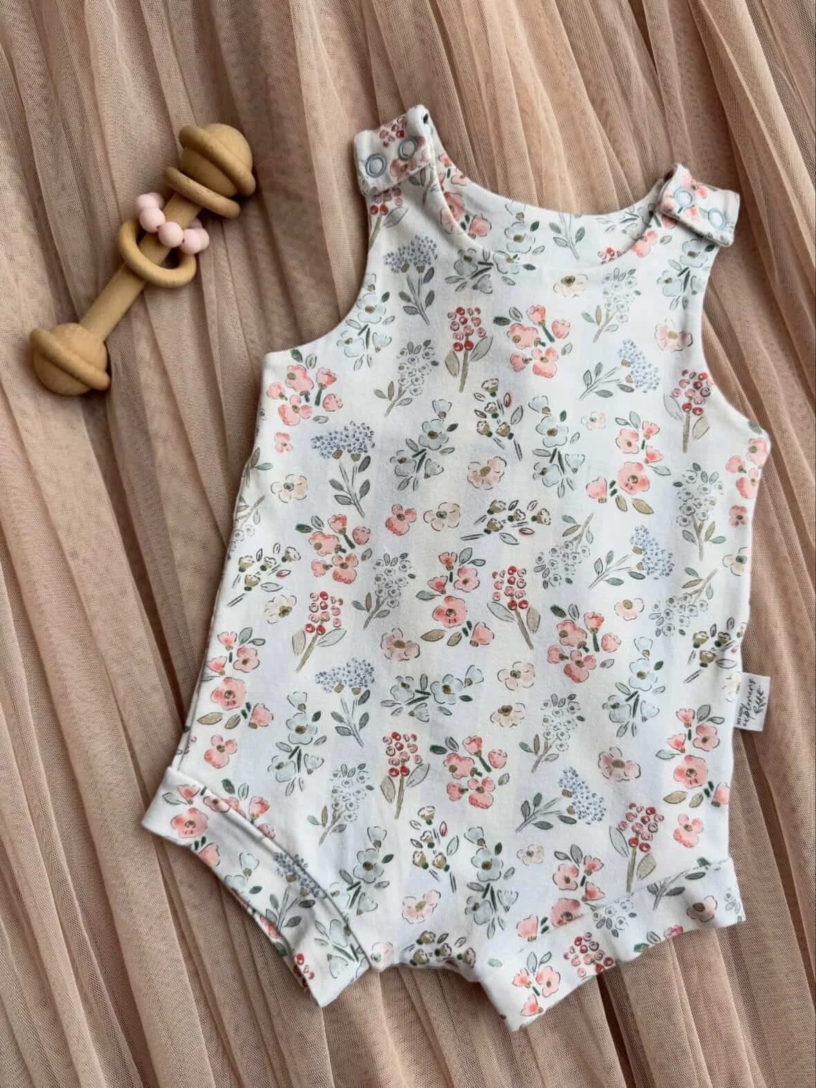 Thank you so much @sewsweetkeepsakes for this wonderful photo! Heather makes the most beautiful pieces for your little ones. This one features our sensory teething rattle in pink 💕 Buy gifts that will last a lifetime and become yours and your little