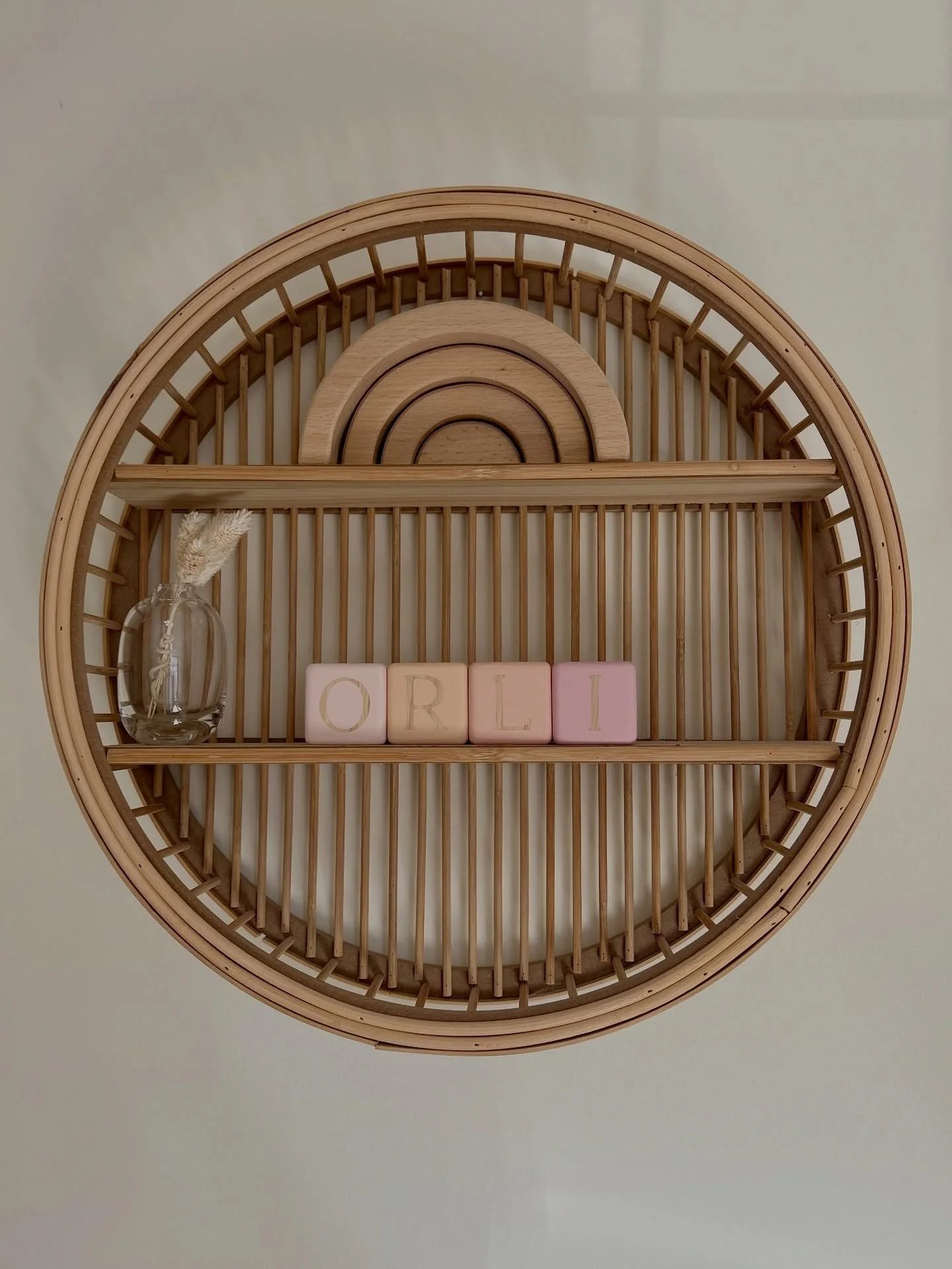 Oooh some pink on the grid!!!!!! Yasss 💖 
Having two boys I welcome the opportunity to get all girly. 
Colours in Bare, Papaya, Coral and Ballet 💫

#girlsroom #nameblocks #babynameinspo #babygiftideas #handmadegiftideas