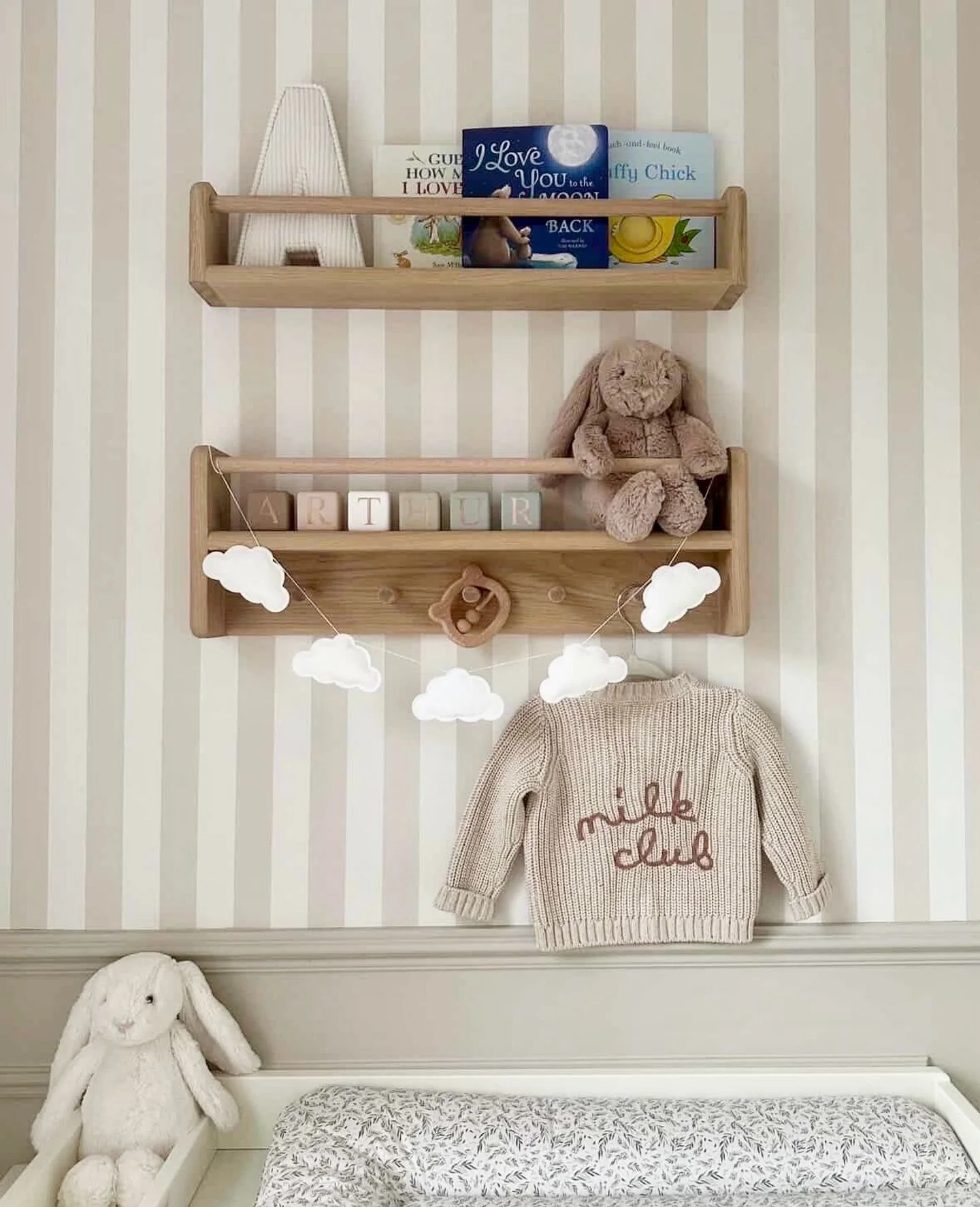 Today is Good Friday and what a treat to be able to post this today. I just love to see your customer photos and this one is no exception 💫
Featured in this photo are our Classic Font Name Blocks in colour pallet Teddy, Kitten, Glacier, Pebble, Sage