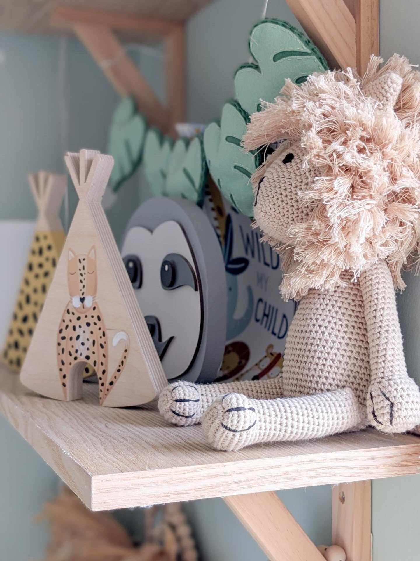 @angelahomelife I&rsquo;m in love with this little jungle inspired shelfie xx Please send me your customer photos to be featured 💖

#jungledecor #nurserydecor #personalisedgifts #customisedgifts #newbabygift