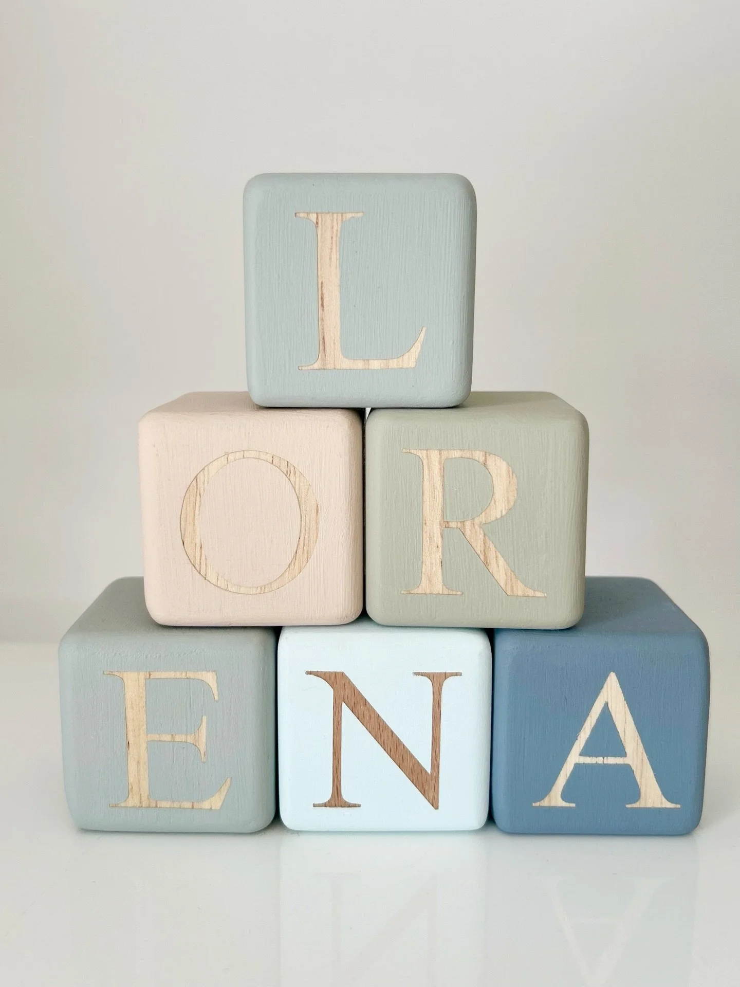 This colour combination never fails to deliver! Subtle but oh so sweet 💖

Classic Font Name Blocks in Turtledove, Kitten, Sage, Turtledove, Arctic and Stormy.

#personalisedg&igrave;fts #handmadegifts #handmadebabygifts #customisedgifts