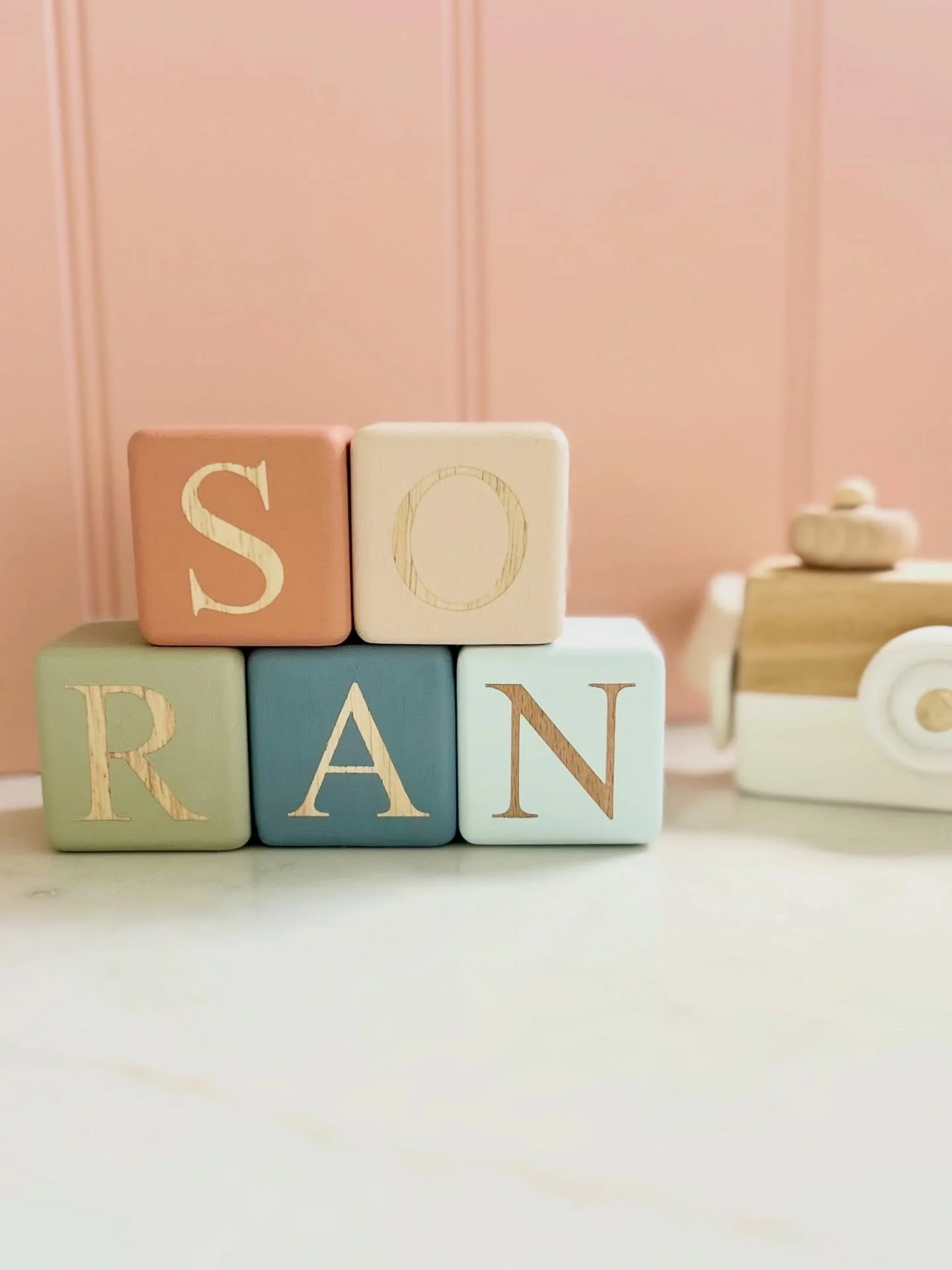 I&rsquo;ve had some of the most beautiful names on my painting table lately! Soran is no exception 💖
Classic Name Font Name Blocks in Starfish, Kitten, Sage, Stormy and Arctic 💫

#nurserydecor #personalisedgifts #handmadegifts #keepsakegift #unique