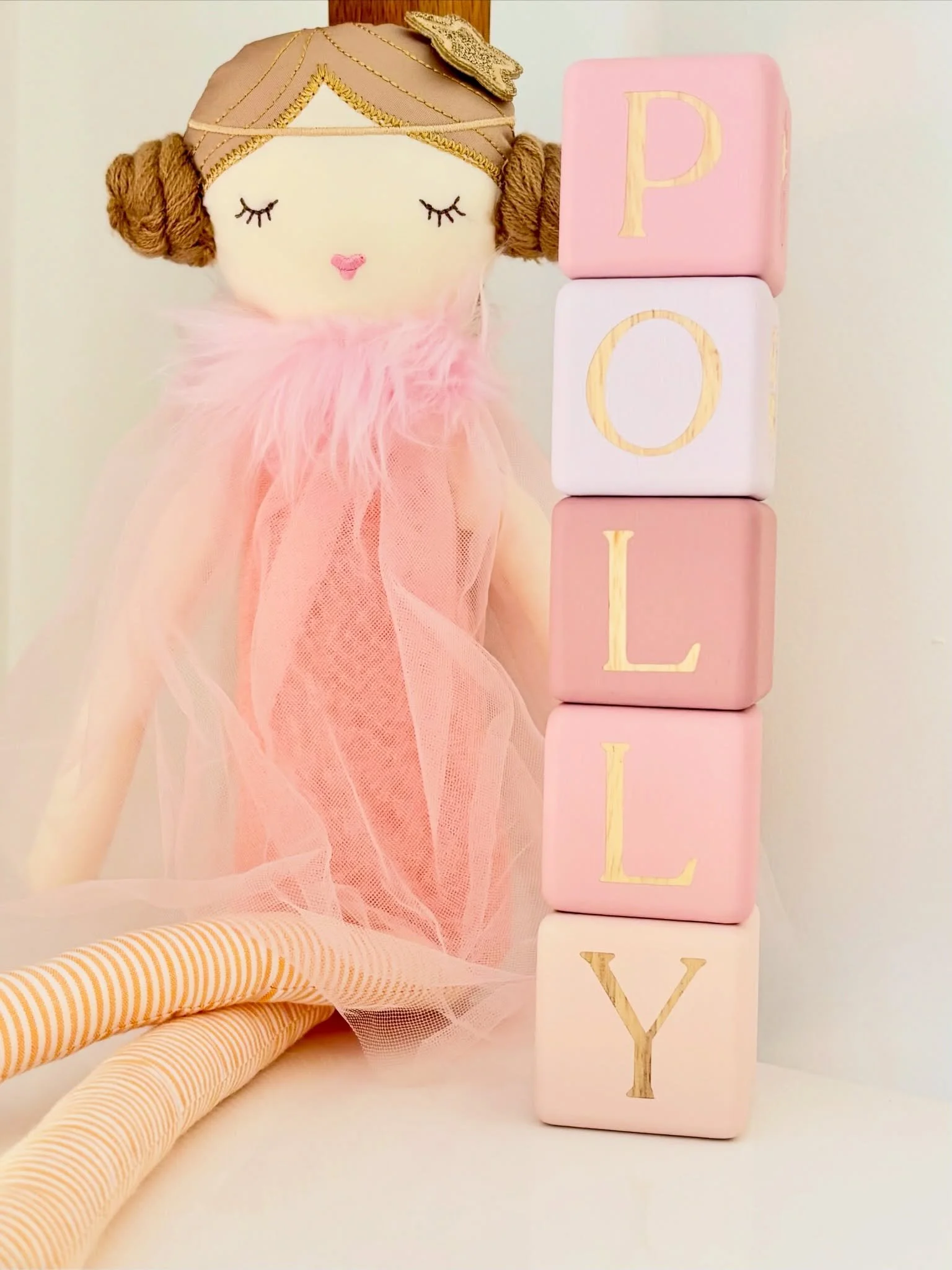 Some Pink to the grid this evening - yay!!! As a boy mom It&rsquo;s always a treat to play around and be girly from time to time 💖
Polly is featured in our Signature Font Name Blocks in Ballet, Lavender, Rose, Coral and Bare. Sat perfectly next to P