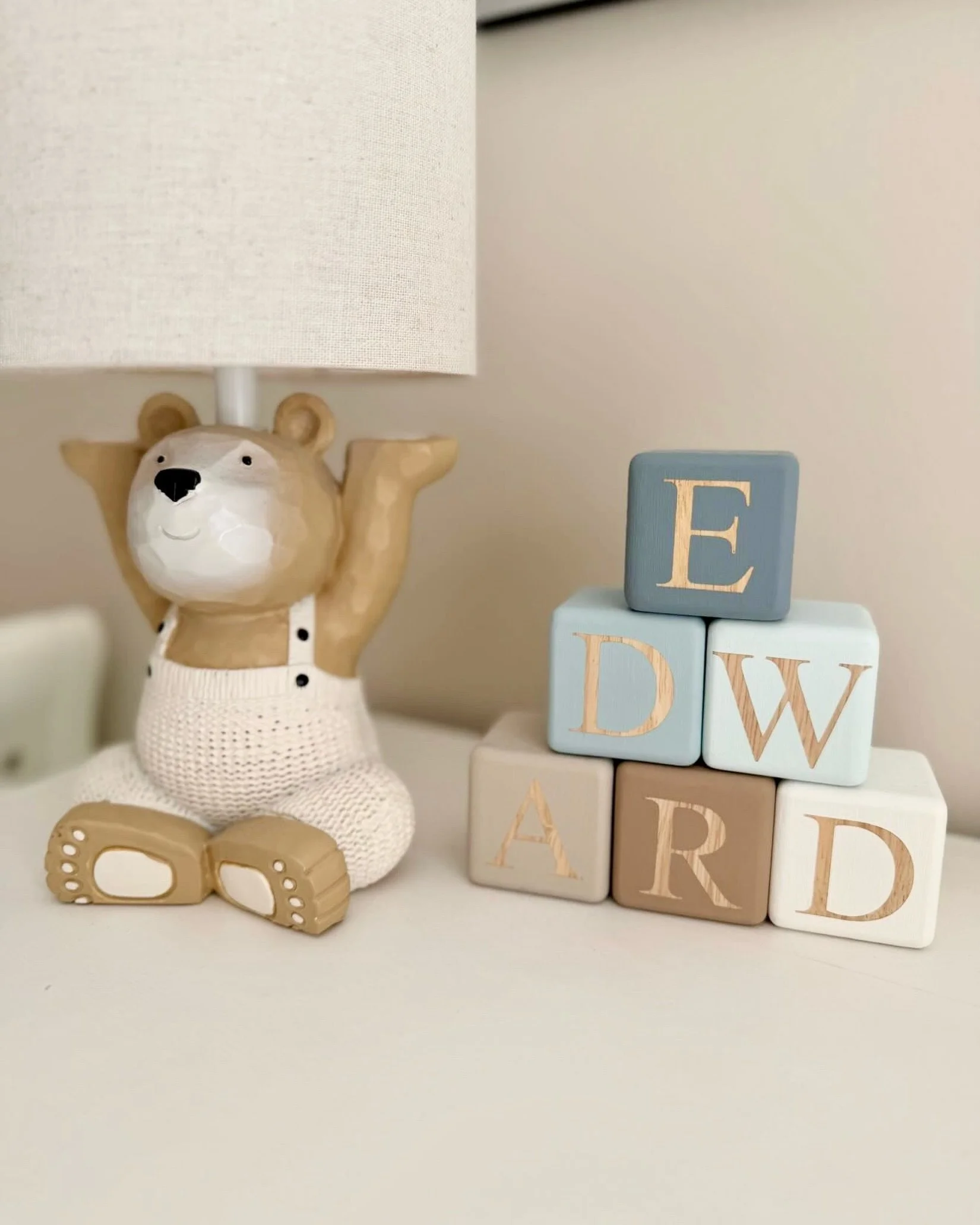 I just love a customer photo 💖 Thank you @sarah.savage.589 for sharing Edwards Name Blocks. They look beautiful set on his gorgeous shelf xx 

#nameblocks #nurserydecor #neutraldecor #personalisedgifts #babynameinspo