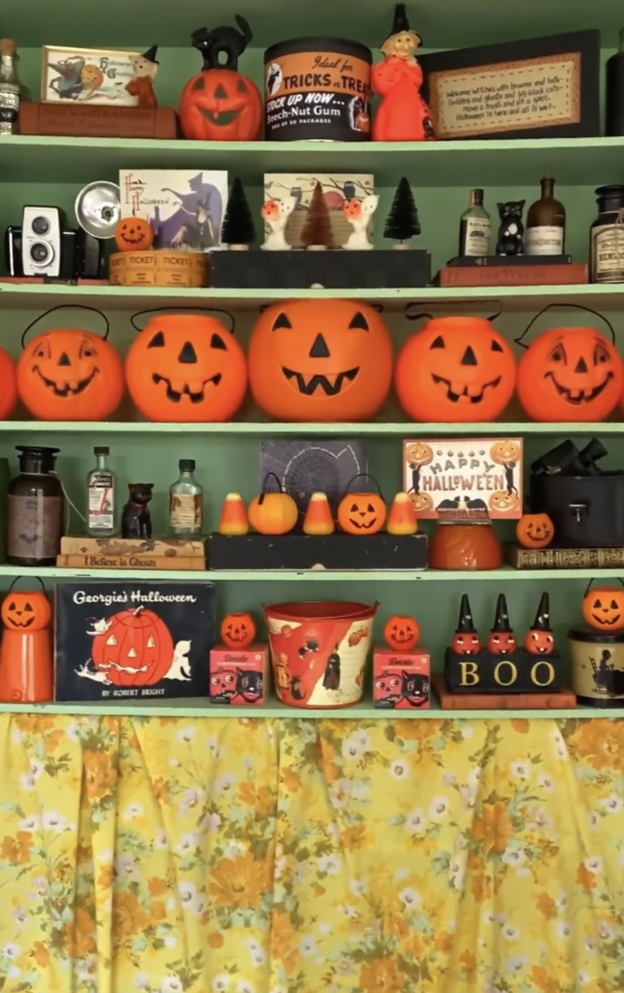 Common Vintage Halloween Decorations to Thrift Shop For — Emily ...