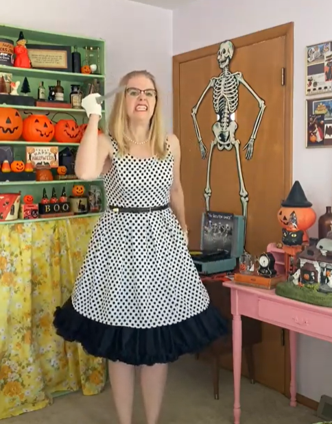 Evil 1950s housewife halloween costume