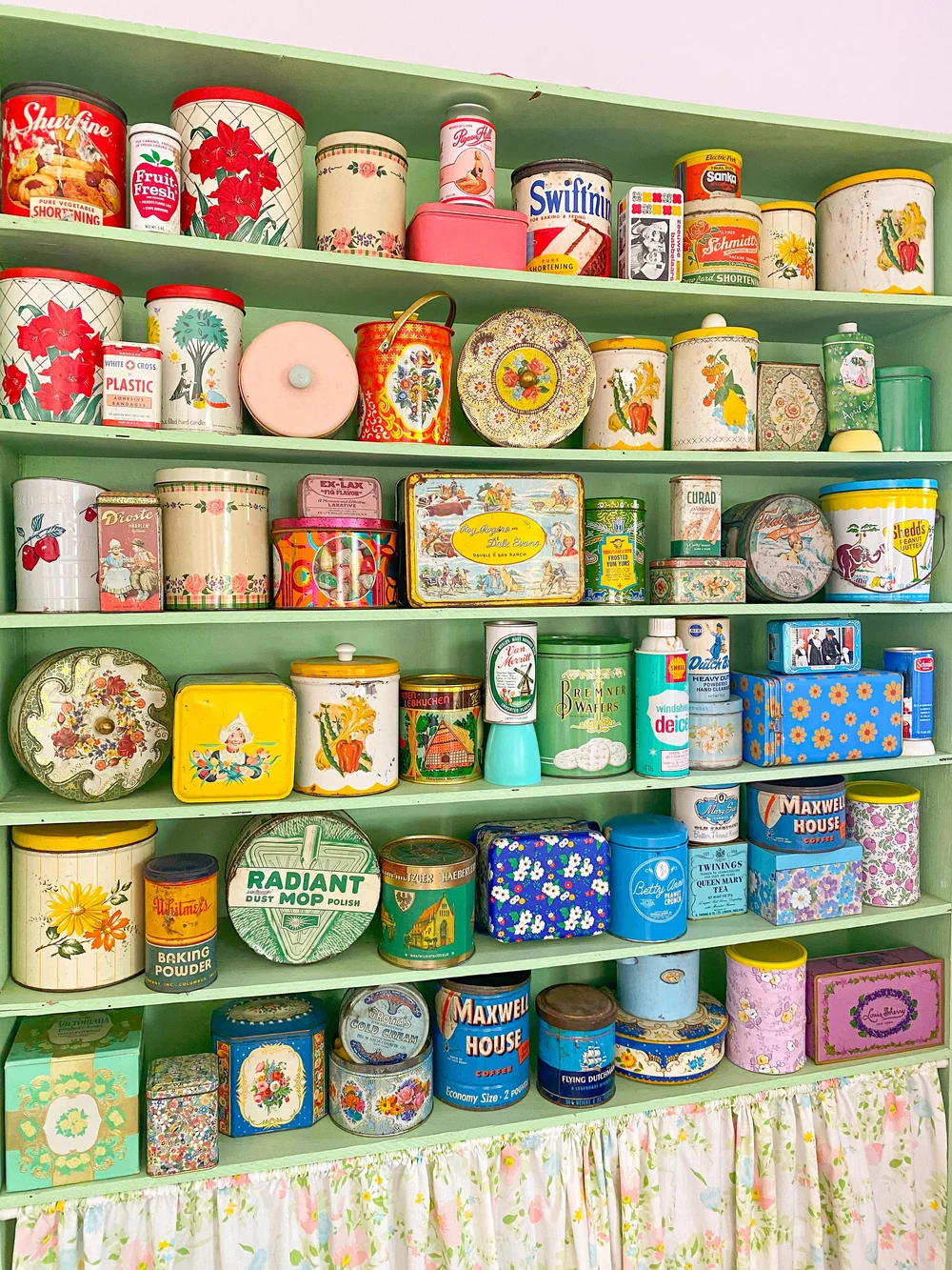 How to Store Aprons in Kitchen: Clever and Space-Saving Ideas