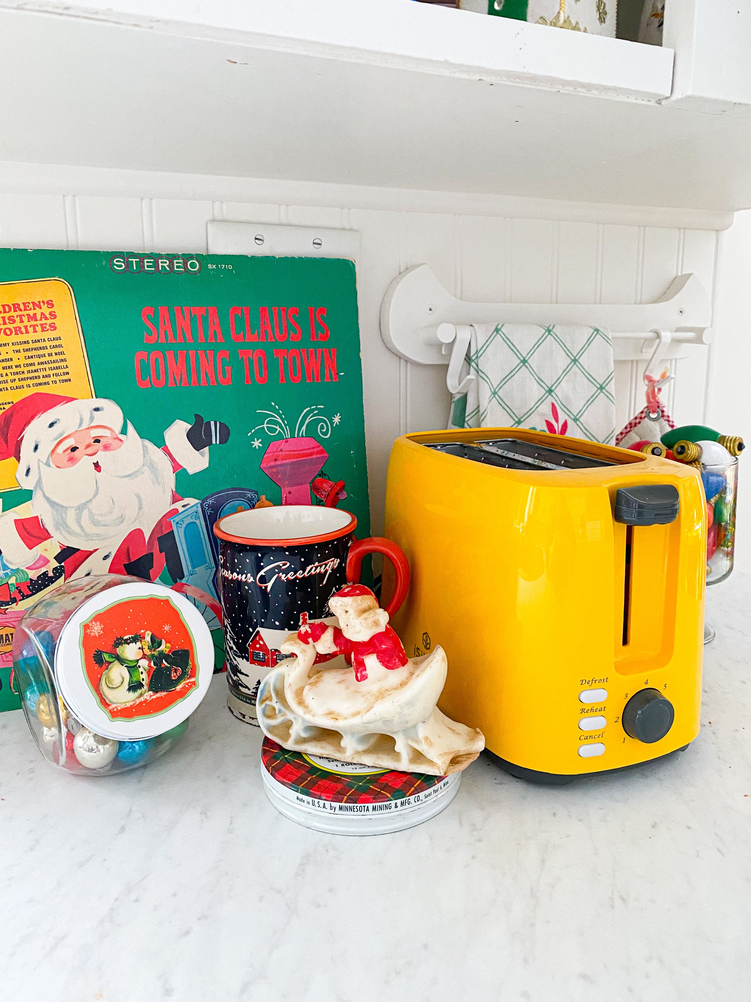 How to decorate with vintage christmas records