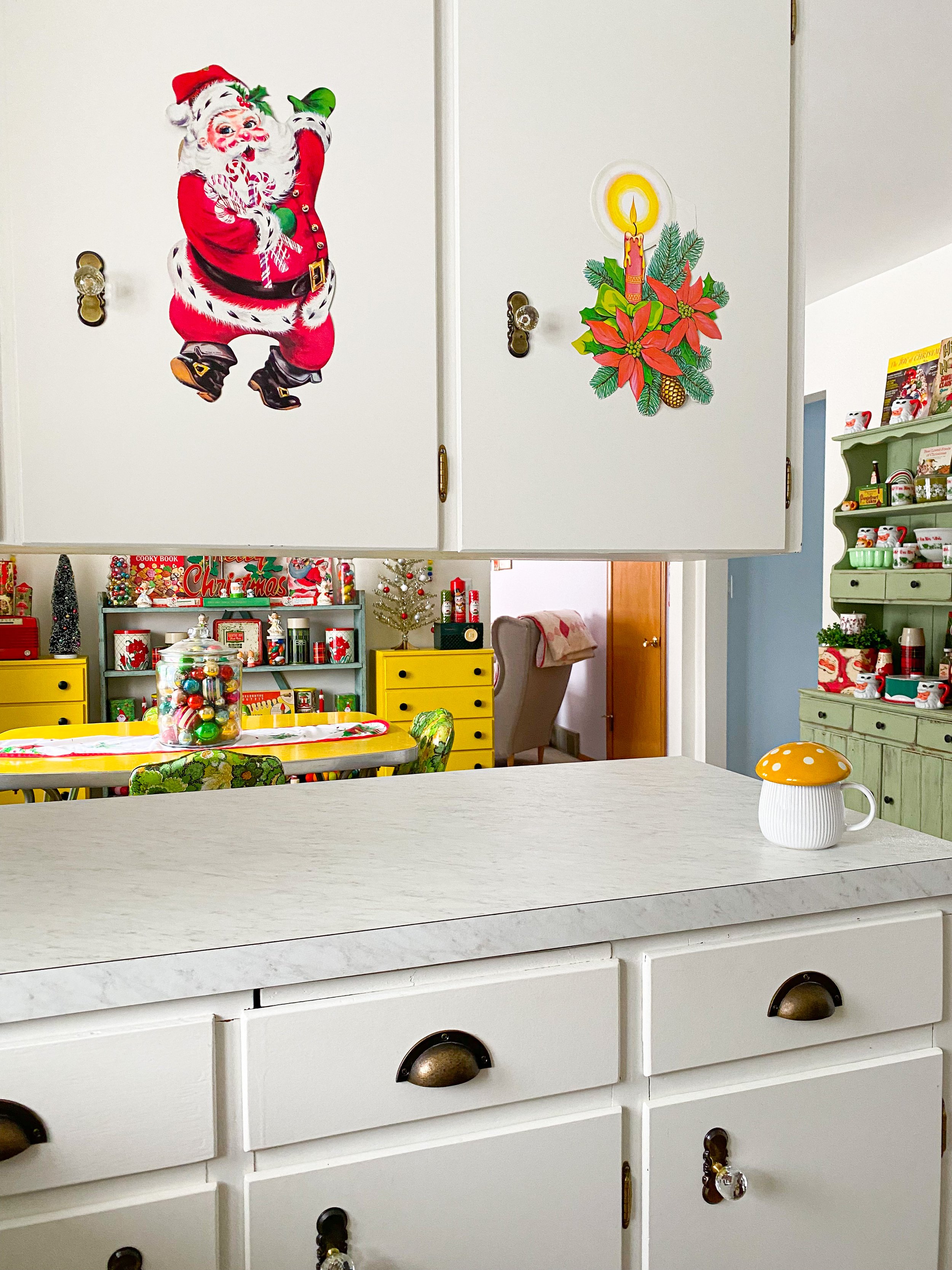 How to decorate kitchen cabinets for Christmas