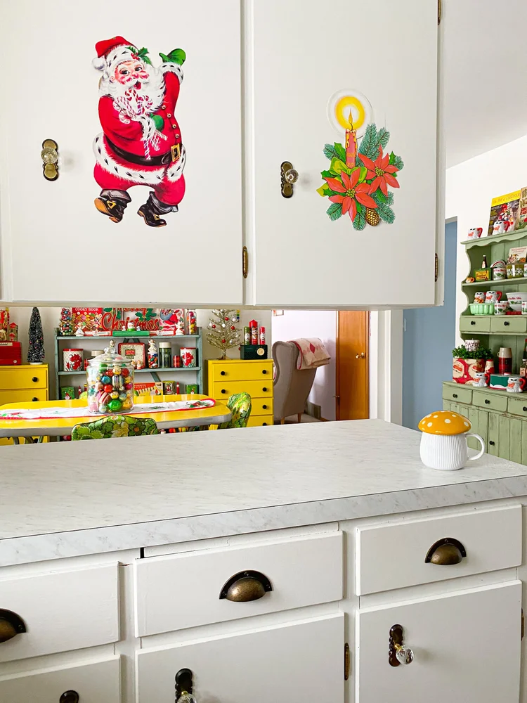 How to Decorate Top of Kitchen Cabinets for Christmas: Festive Ideas 1 How to Decorate Top of Kitchen Cabinets for Christmas: Festive Ideas