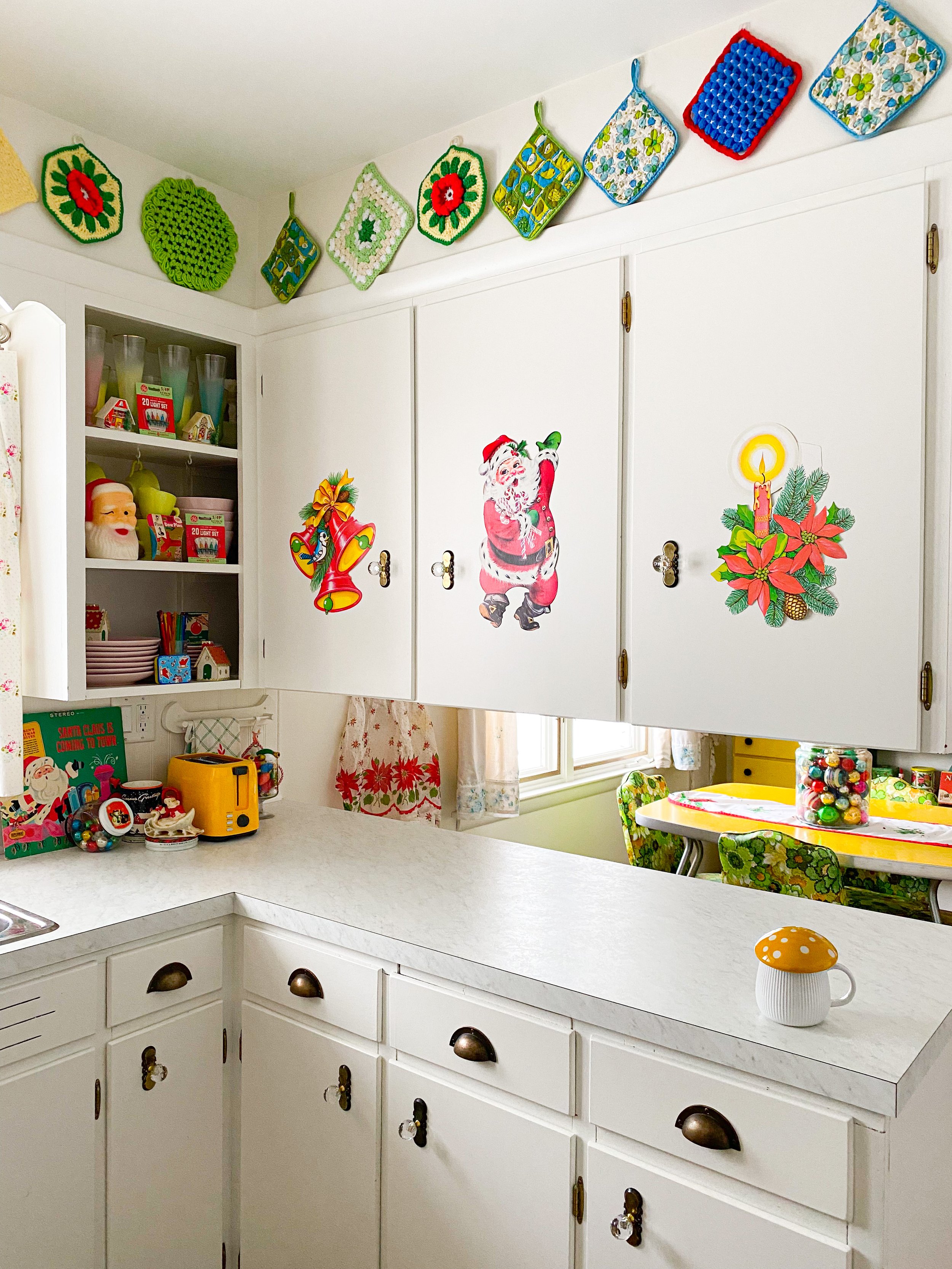 Colorful Christmas kitchen decor tour
