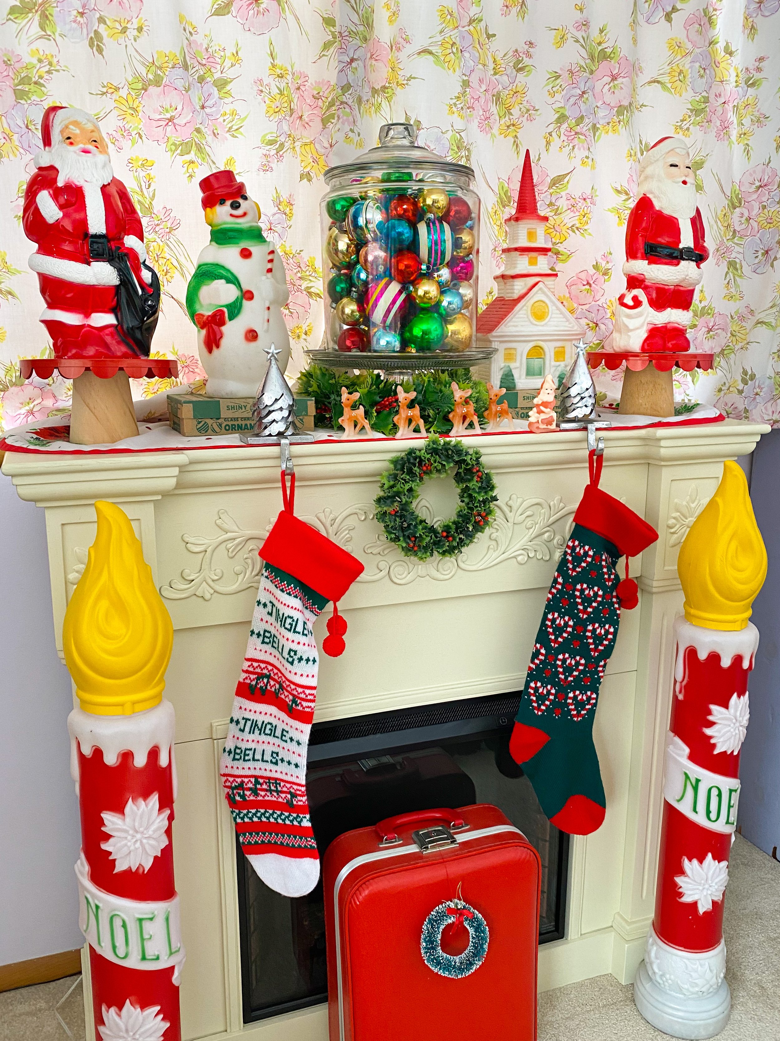 Vintage 1950s Kitsch Christmas Home