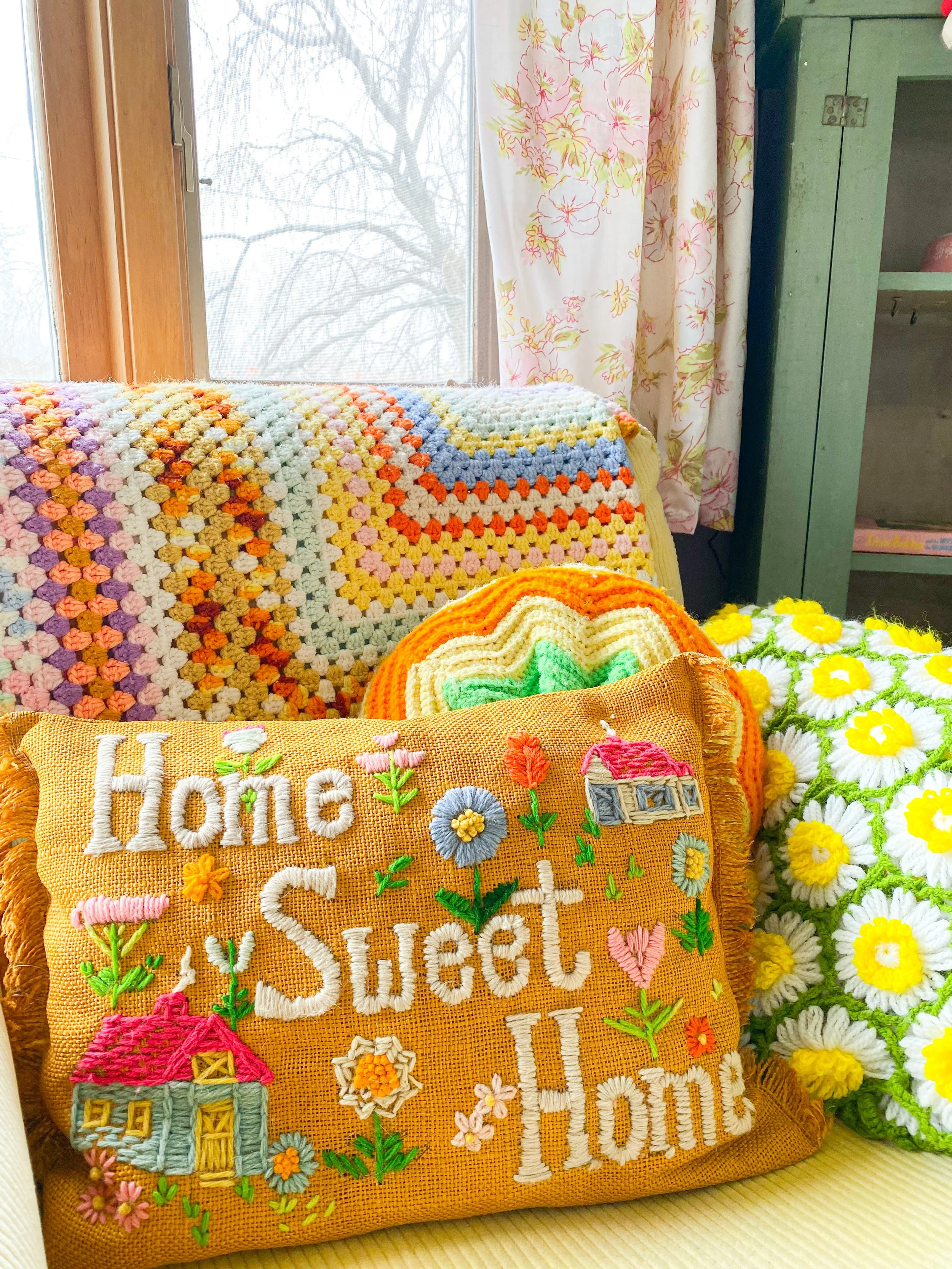 A How To Guide to Granny Chic Grandmacore Home Decor