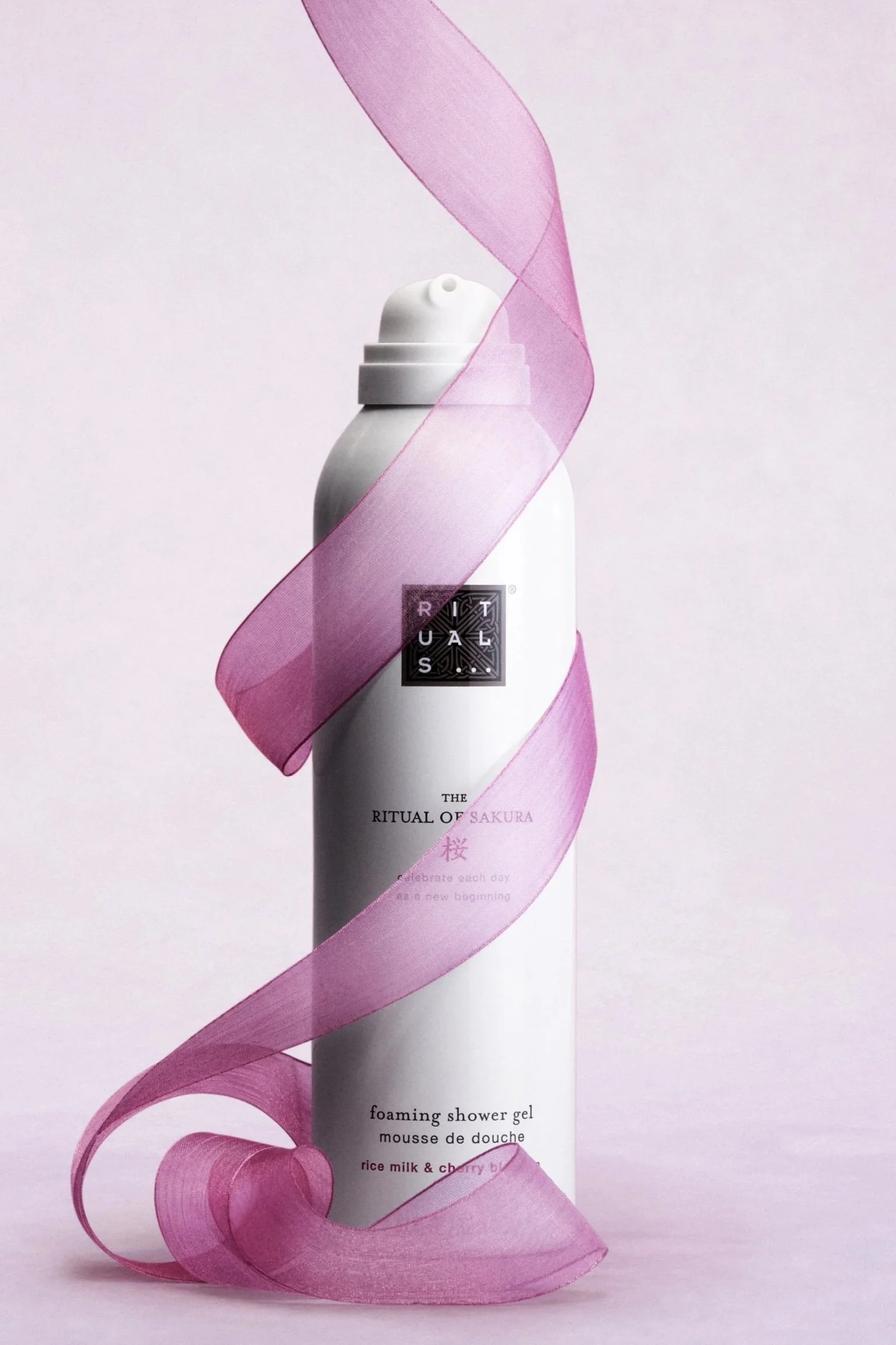 260713_Rituals_MM27_1115587-rituals-vd27011-sakura-2027-foamingshowergel-ribbon_0049_300dpi+1.jpg