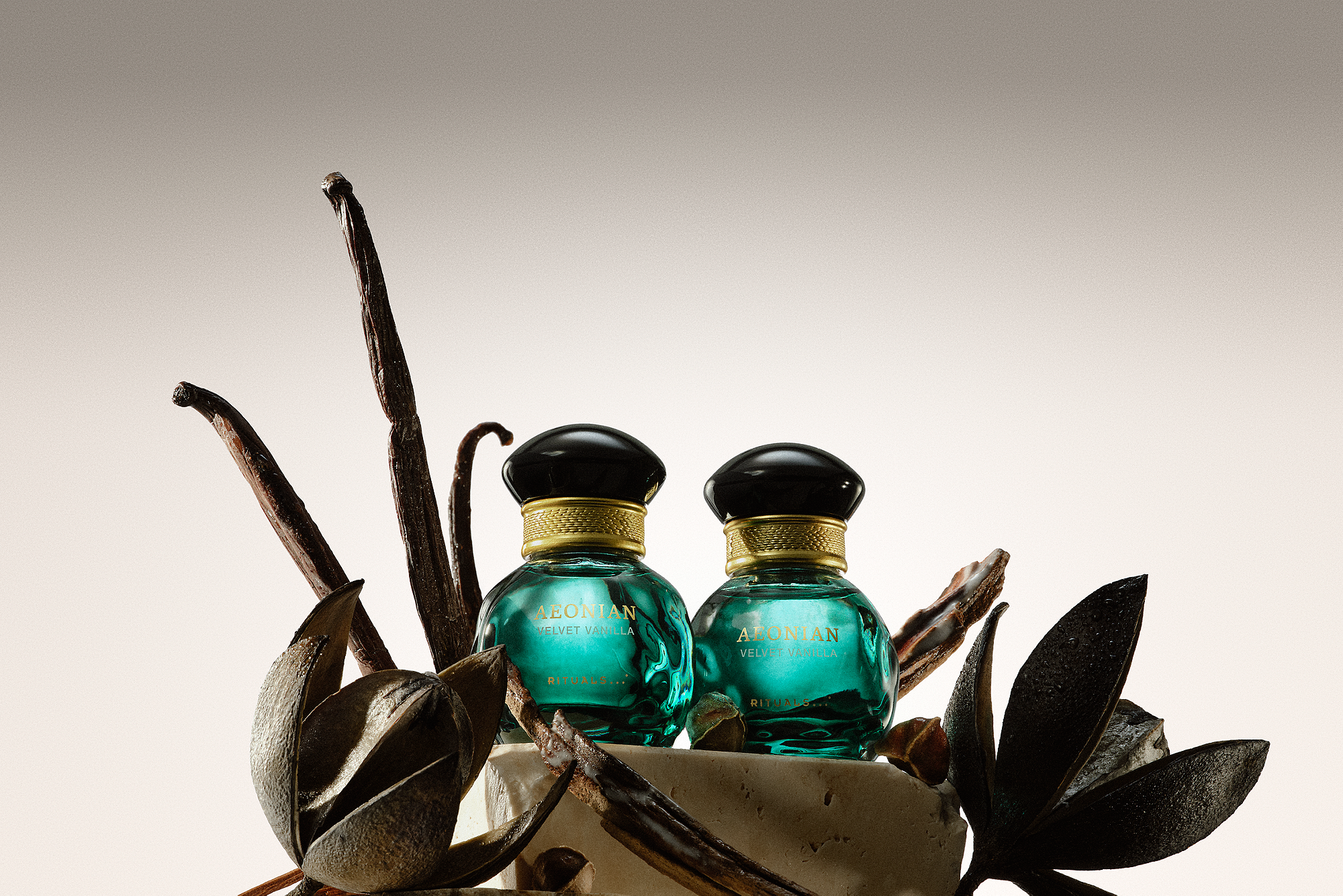 1120940-ac26013-aeonian-2026-edp-velvet-vanilla-15ml-PNG (1).png