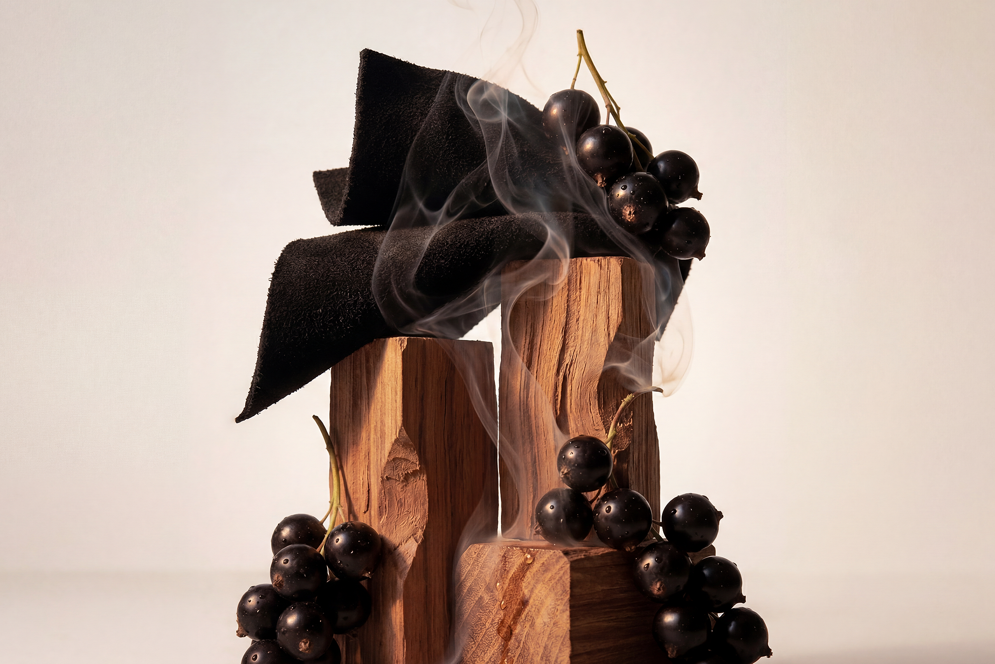 1120736-rituals-studio-black-currant-suede-sandalwood-PNG.png