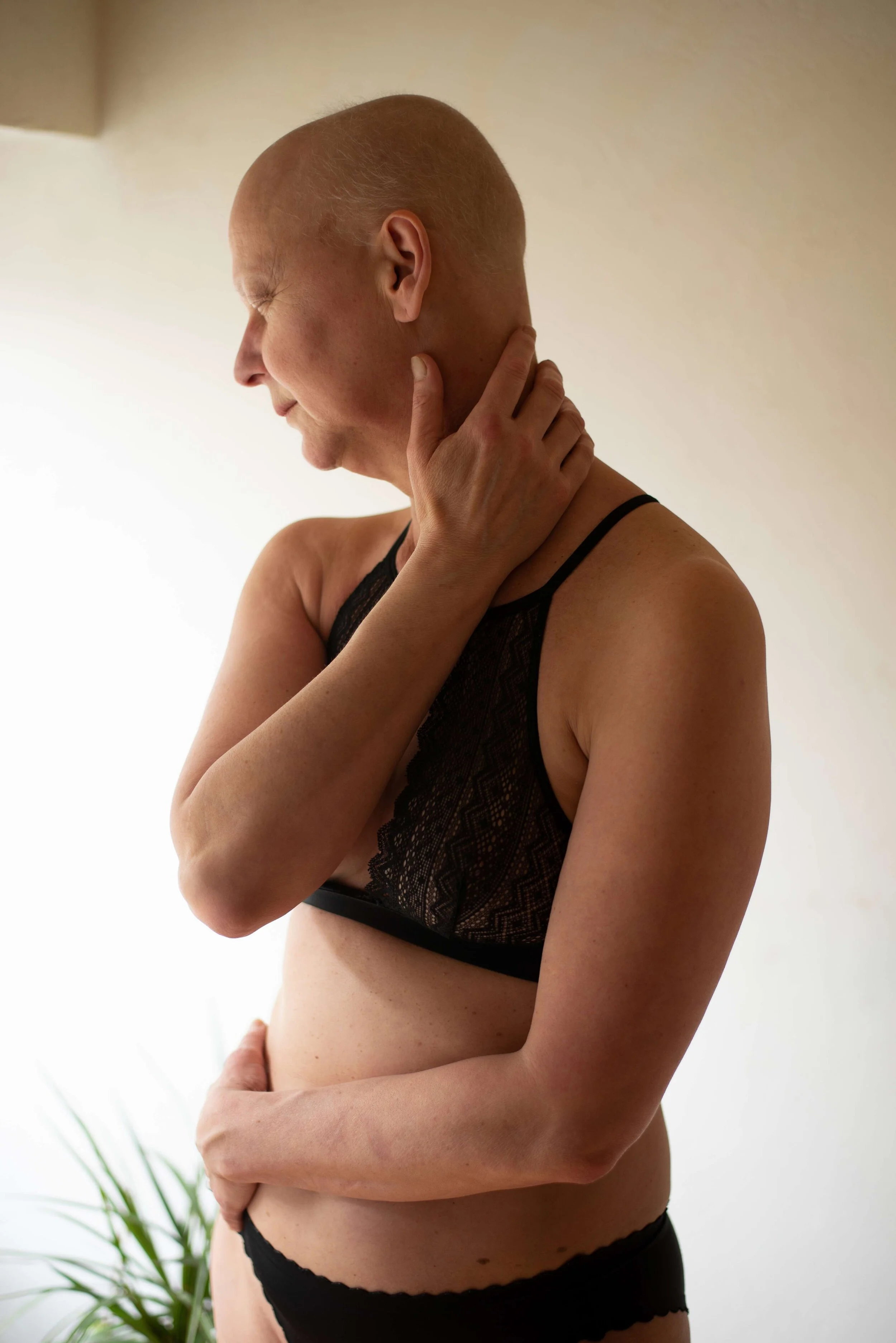 Femme cancéreuse en lingerie