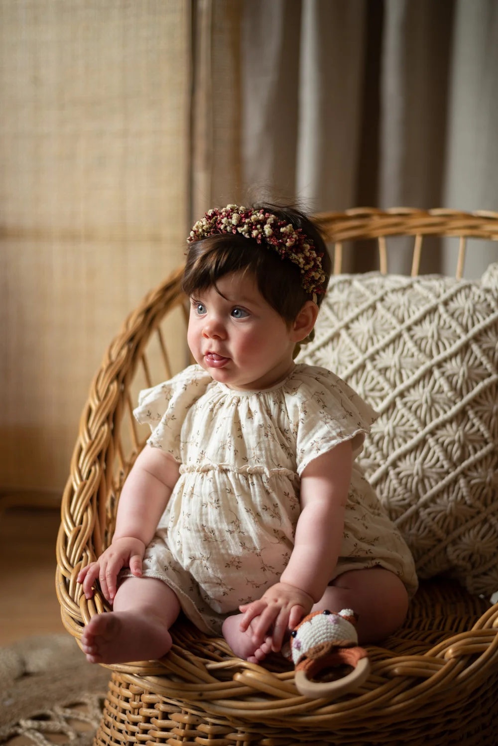 bébé fille couronne de fleurs