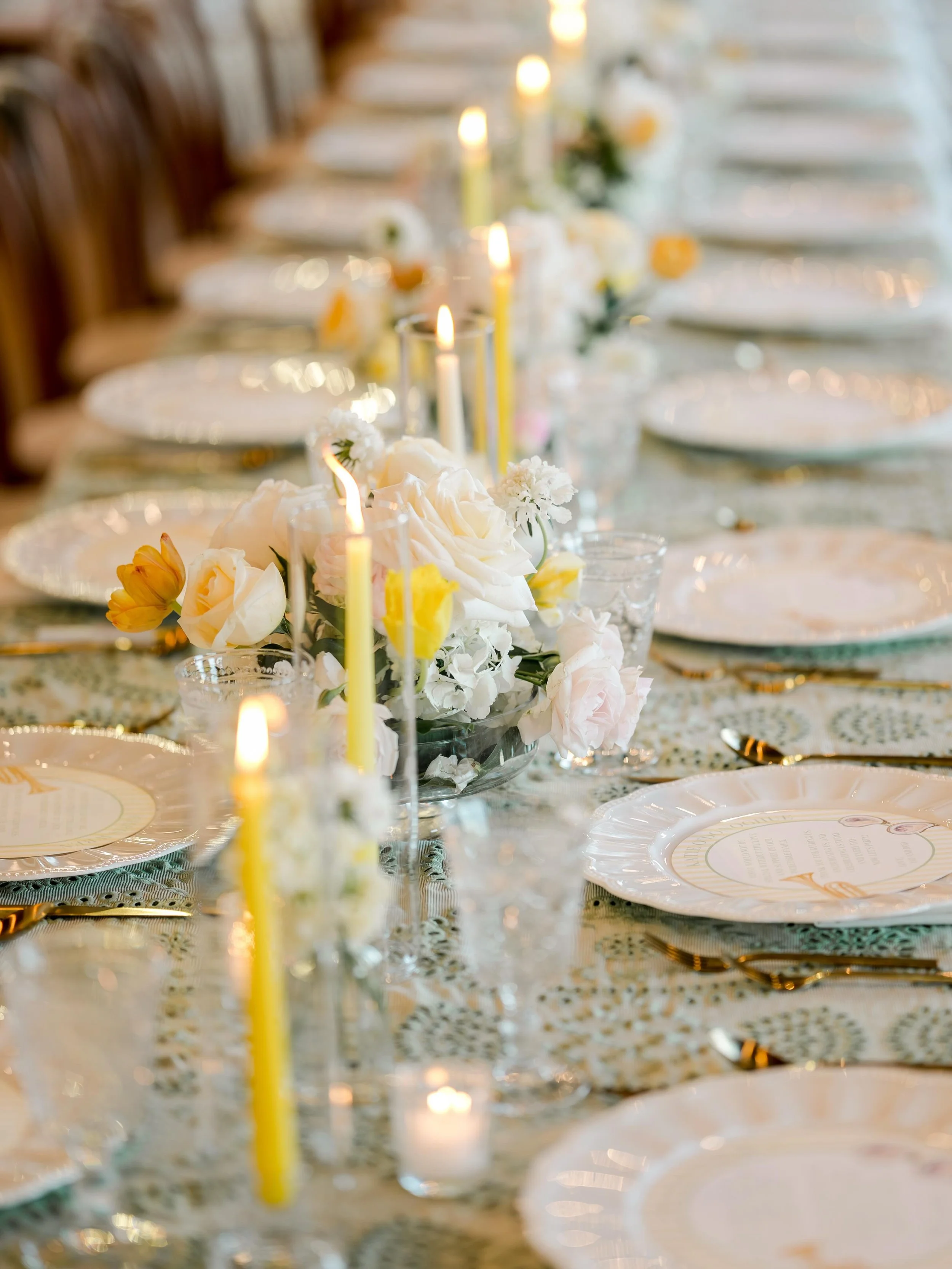 Before vs during the reception📸 Don&rsquo;t you love when the tablescape looks just as beautiful with food covered plates, empty wine glasses, laughing faces, and full bellies? I call that good design AND a good time.

This is just a tease of Liz + 