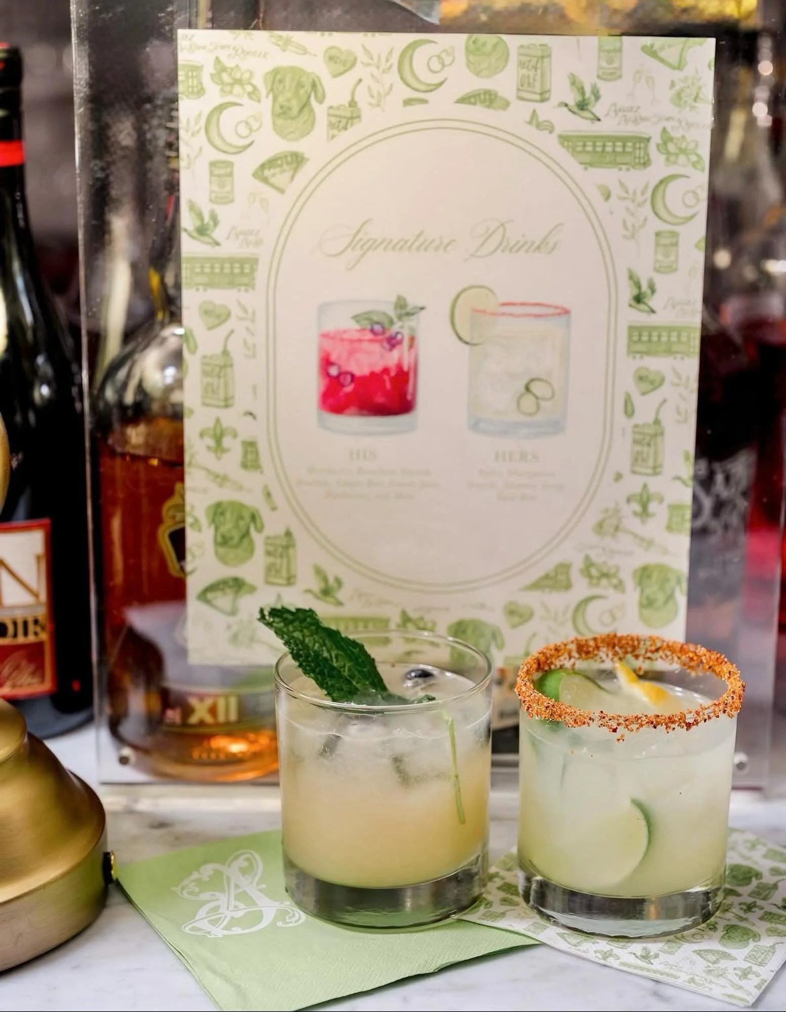 Raise your hand if it&rsquo;s a 3-day weekend for you (or not) and you&rsquo;re gonna have a little cocktail tonight🍸🙋🏻&zwj;♀️

Featuring some bold his &amp; hers drink signage from Lauren and Jordan&rsquo;s reception!

Coordination+Design: @elyse