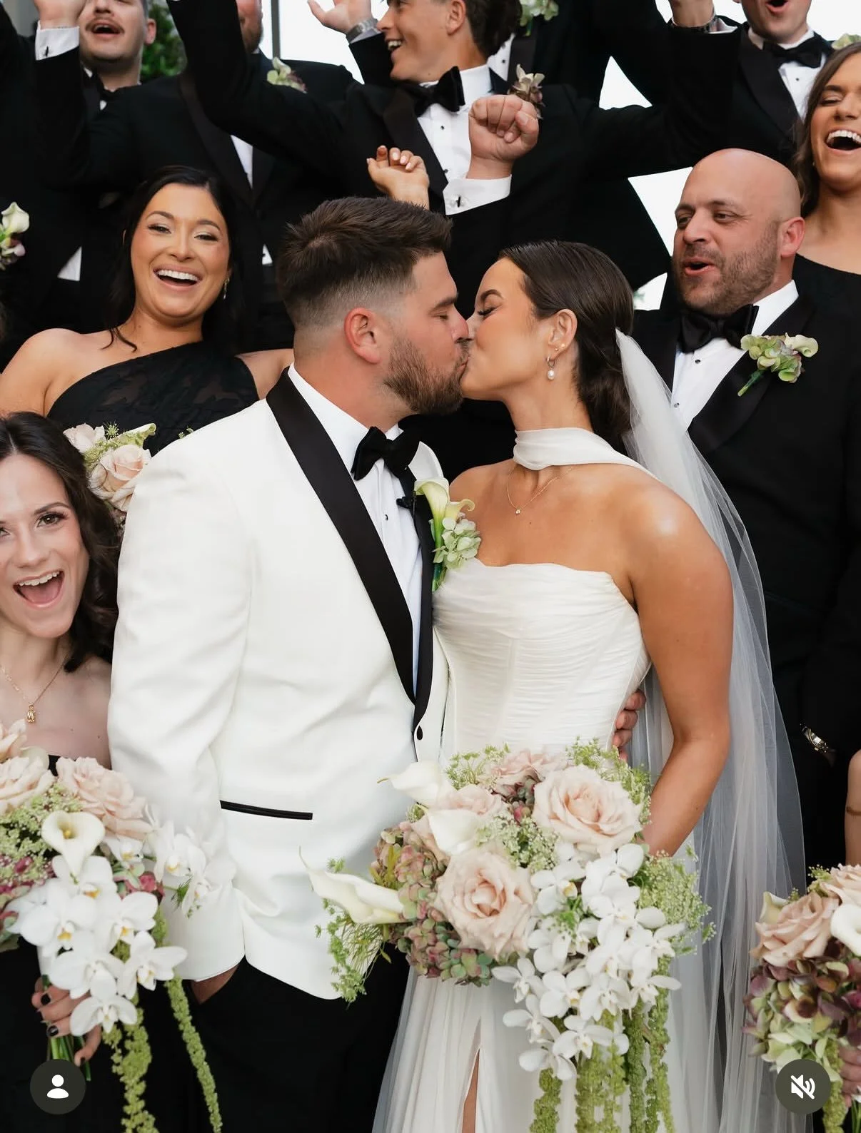 Emerie &amp; Bryce&rsquo;s rooftop wedding in New Orleans, and their chic black and white suite with a custom floral envelope🖤

📸: @maloriewhitephotography