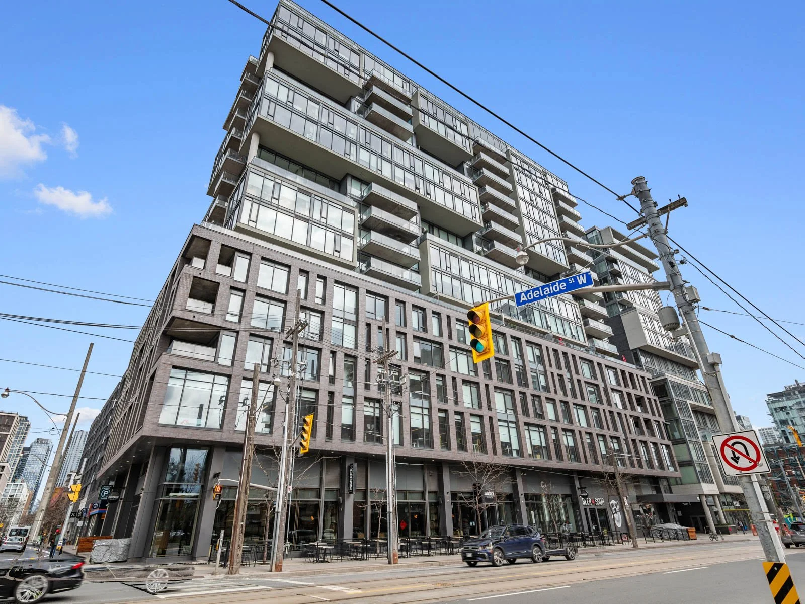 1. 1502-111 Bathurst St-3.jpg
