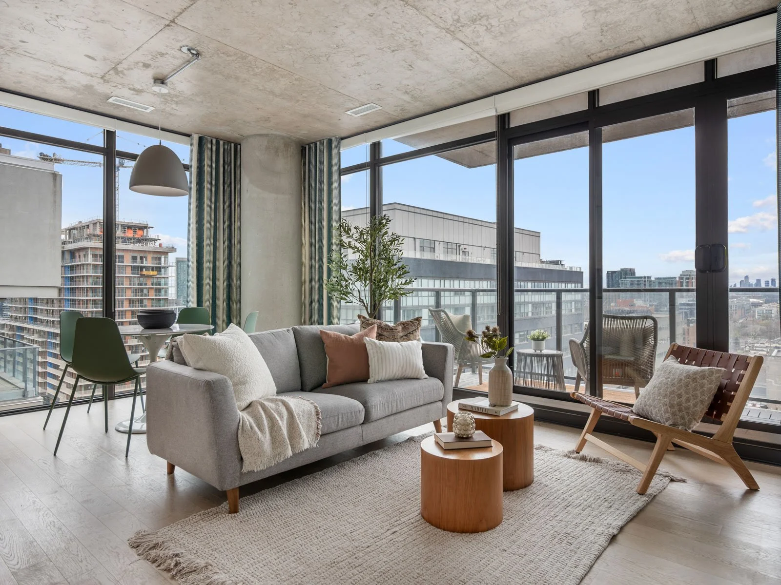 3. 1502-111 Bathurst St-21.jpg