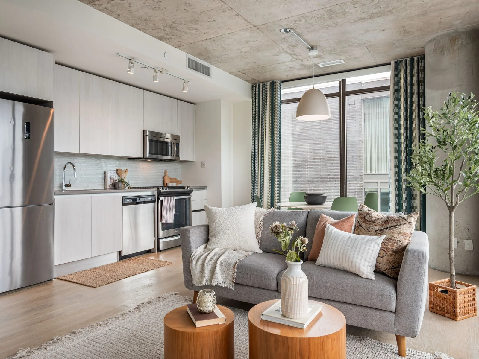 5. 1502-111 Bathurst St-24.jpg