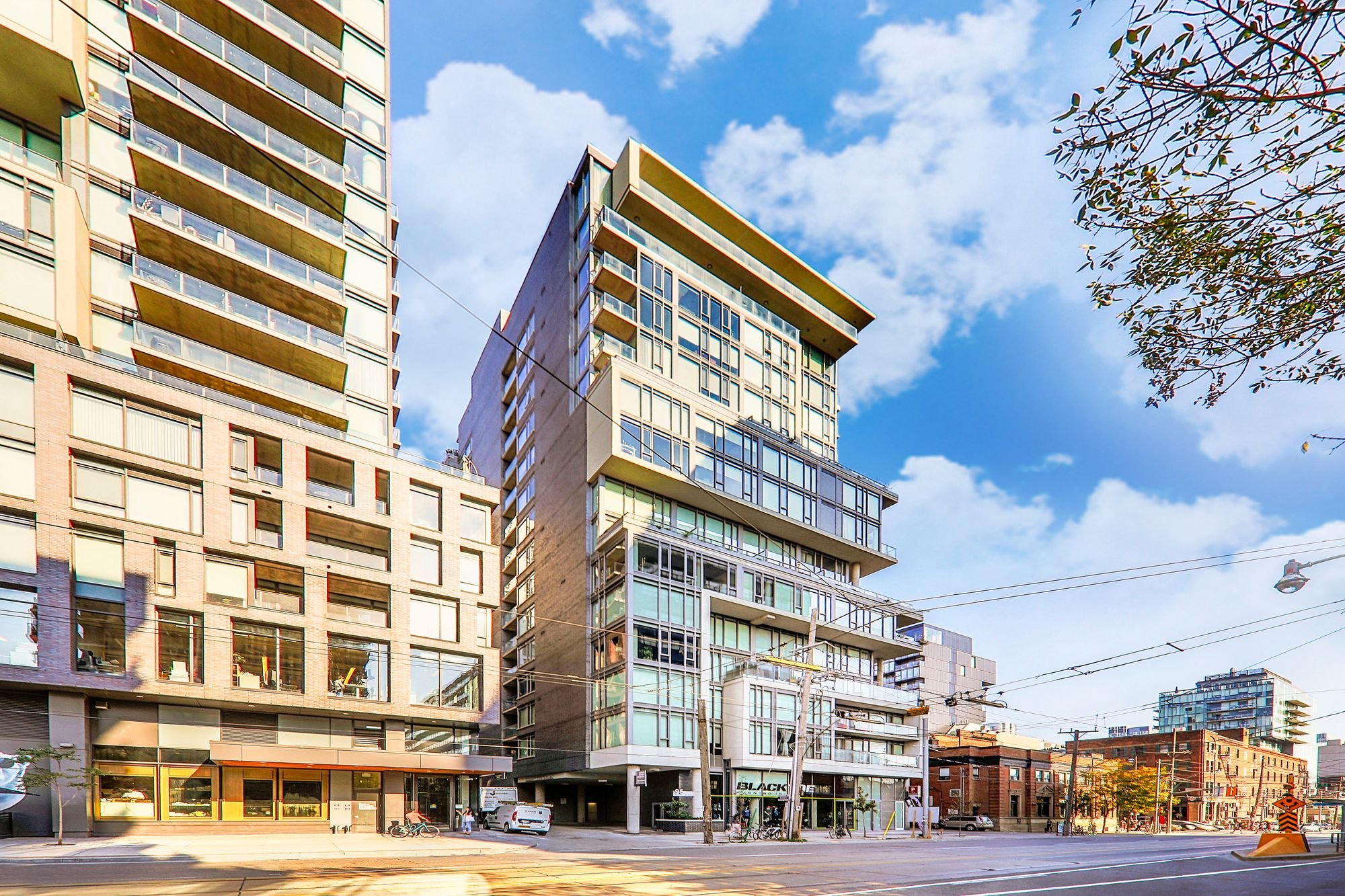 00_95BathurstStreet_650KingStreetWest_Six50_King_Condos_Exterior-2000.jpg