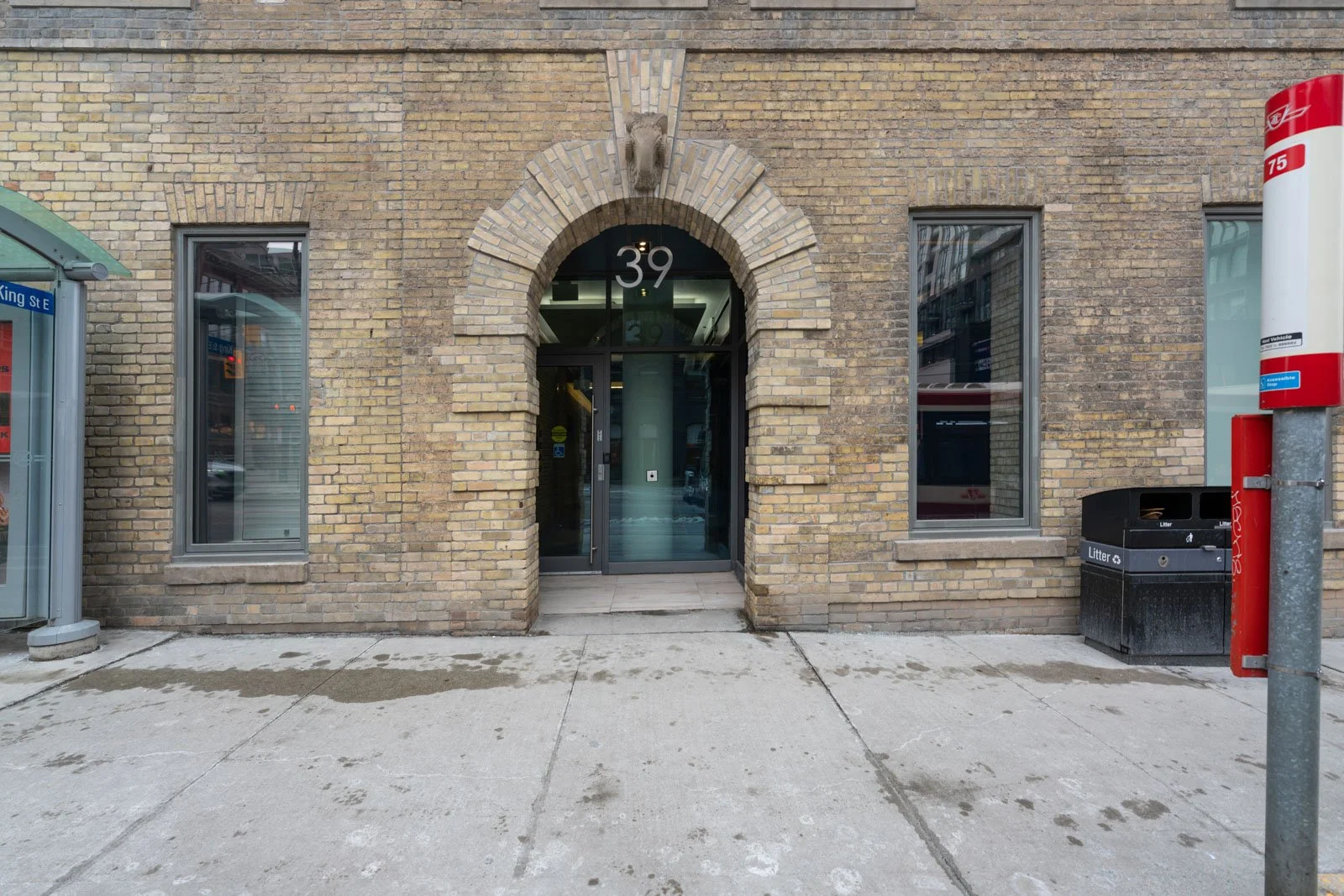 15. 801-39 Sherbourne St-4.jpg