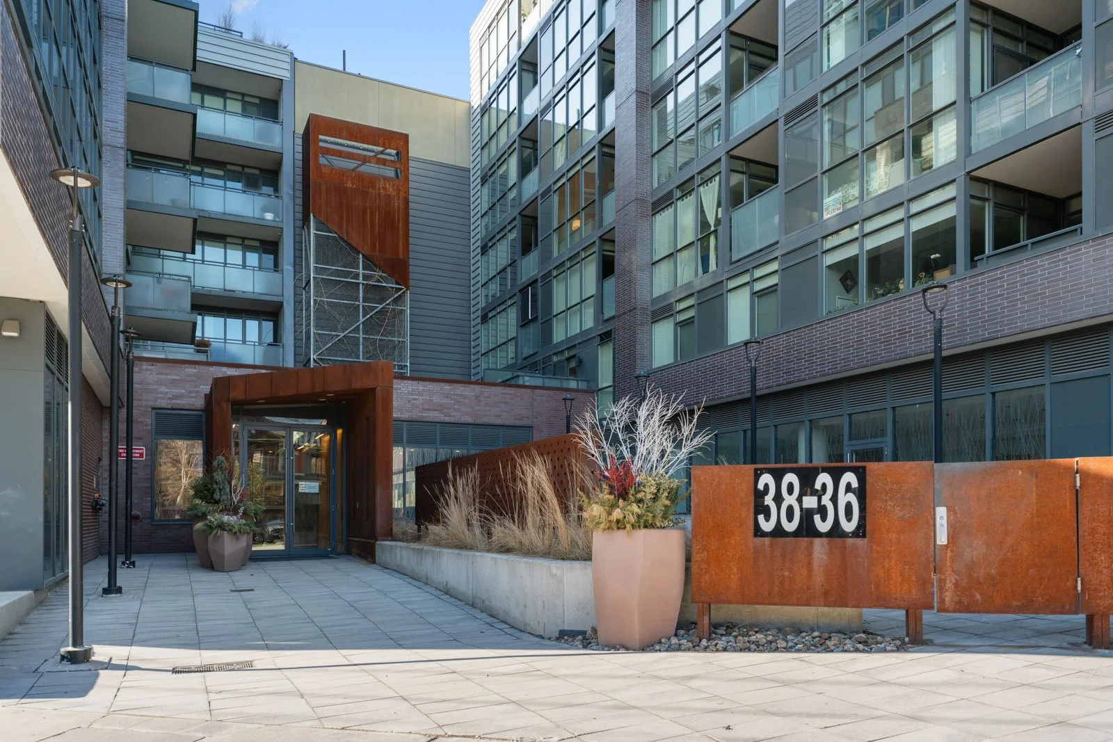 21. 402-36 Howard Park Ave-5.jpg