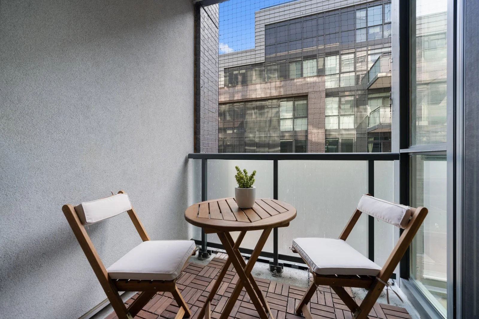 17. 402-36 Howard Park Ave-40.jpg