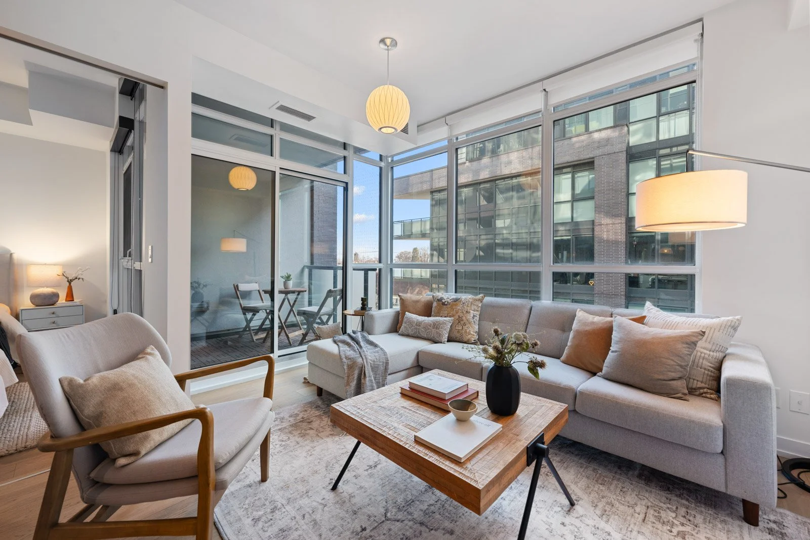 1. 402-36 Howard Park Ave-34.jpg