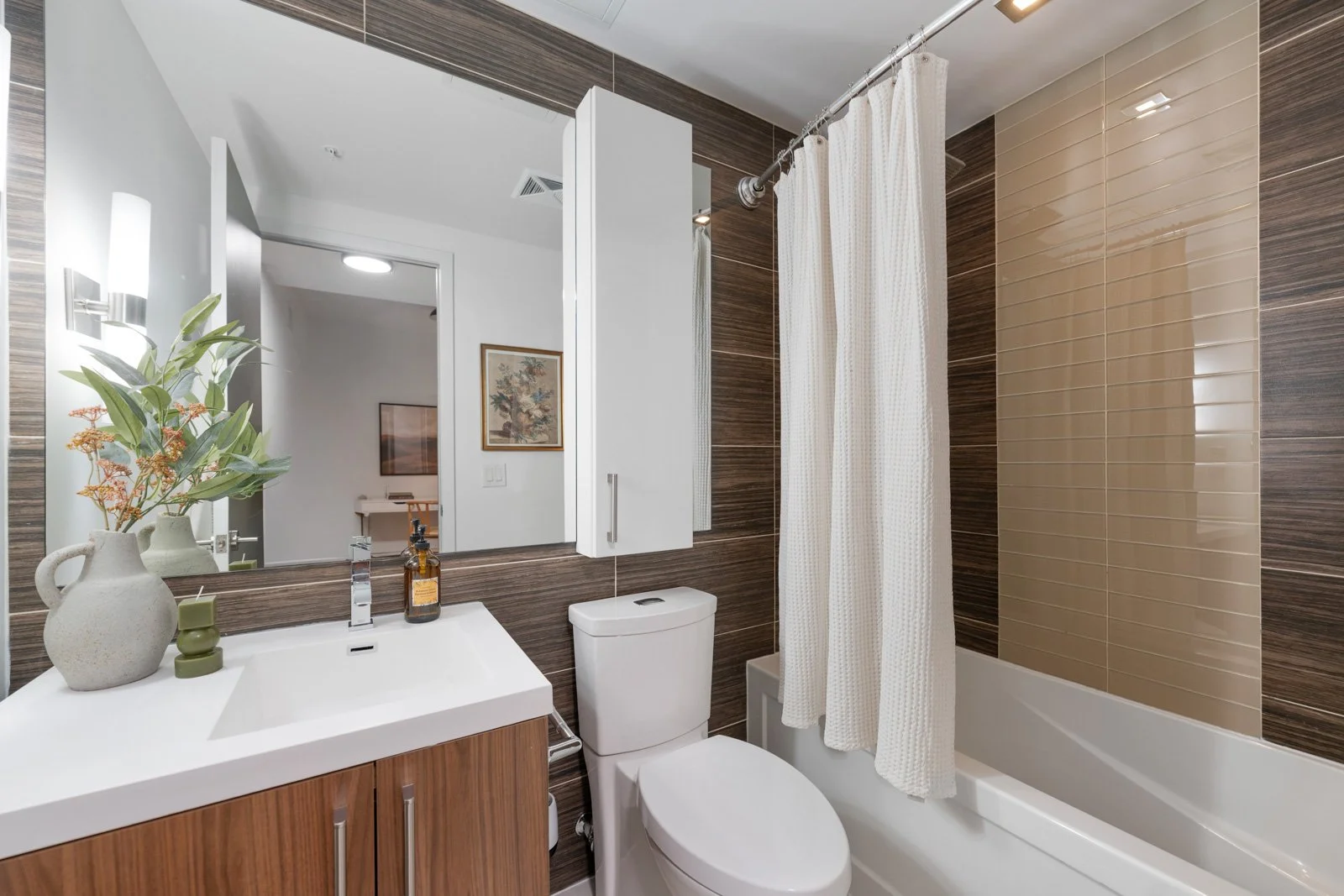 12. 204-39 Sherbourne St-10.jpg