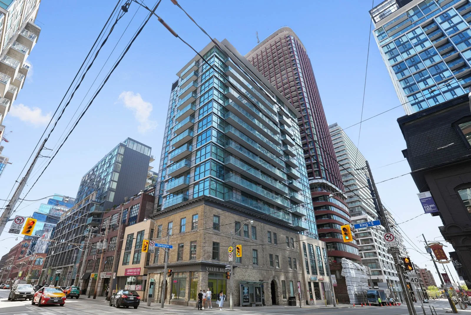 13. 204-39 Sherbourne St-2.jpg