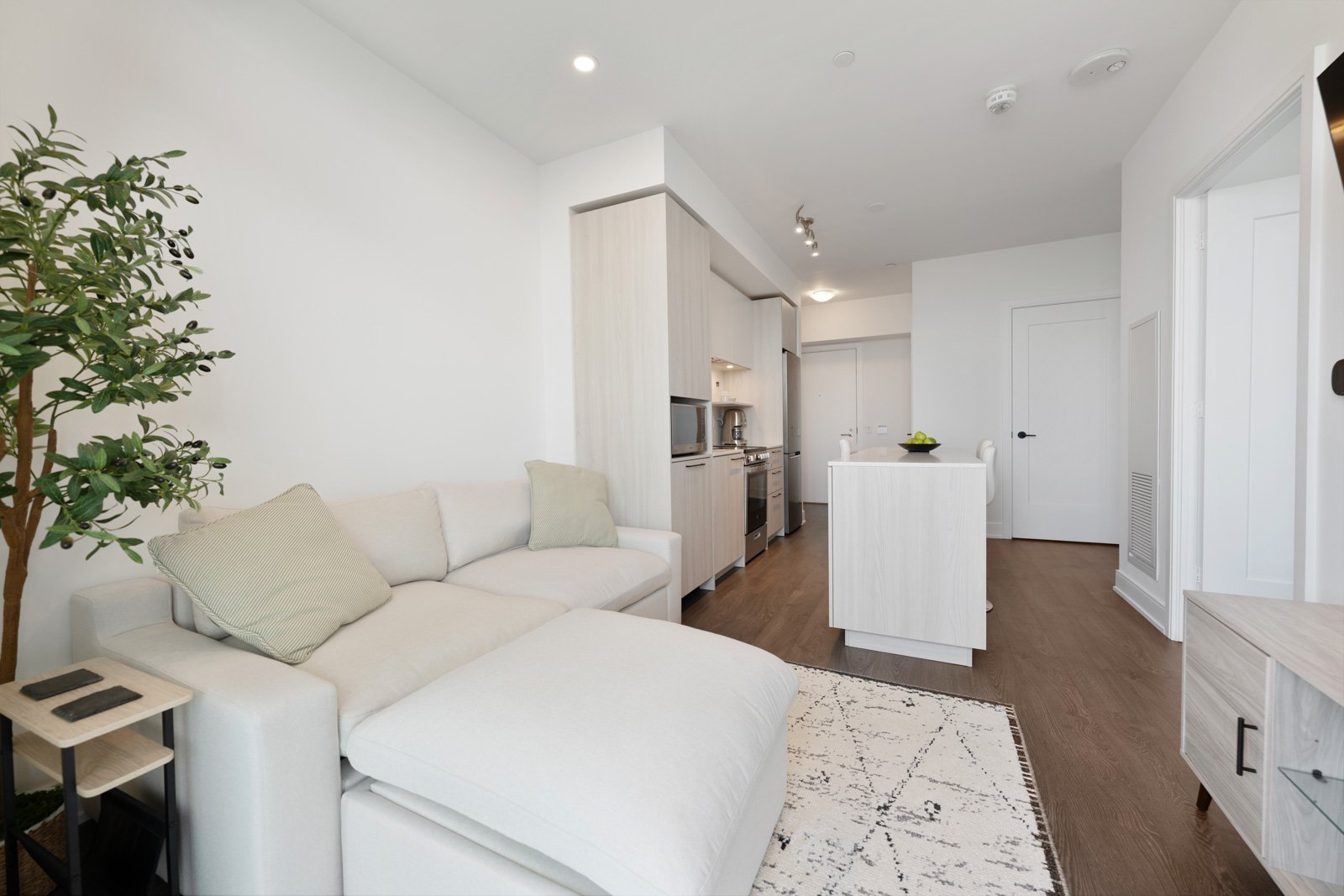 6. 5401-70 Annie Craig Dr-30.jpg