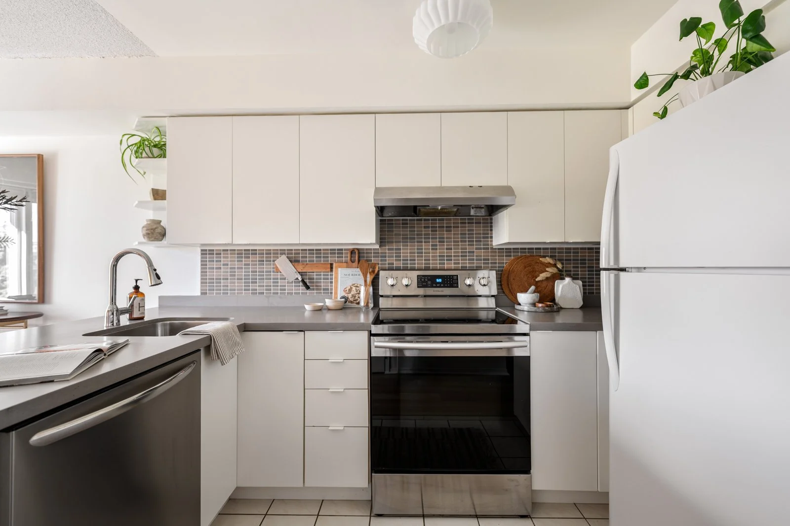 8. 221-20 Merchant Ln-21.jpg