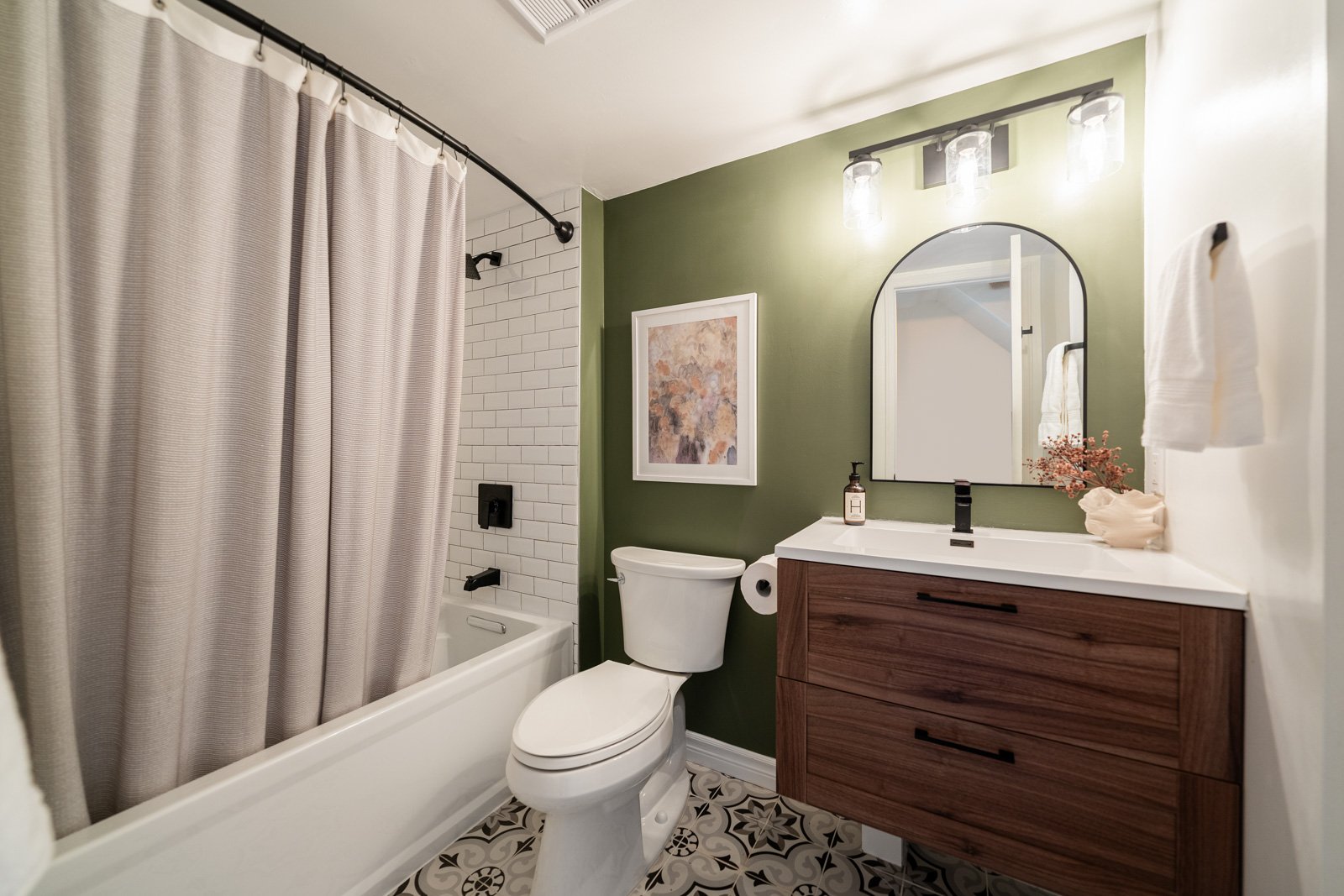 17. 221-20 Merchant Ln-47.jpg
