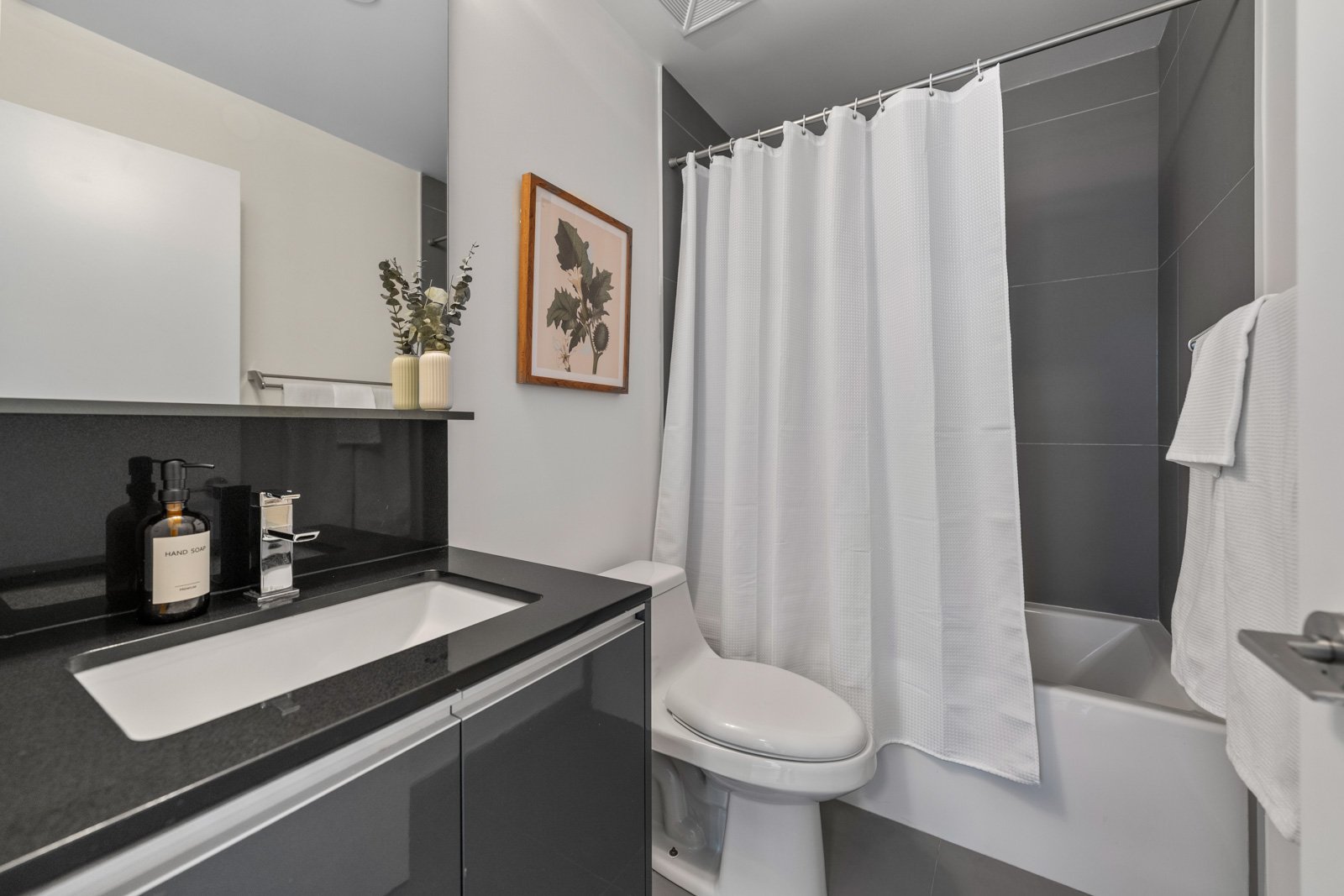14. 714-20 Gladstone Ave-35.jpg