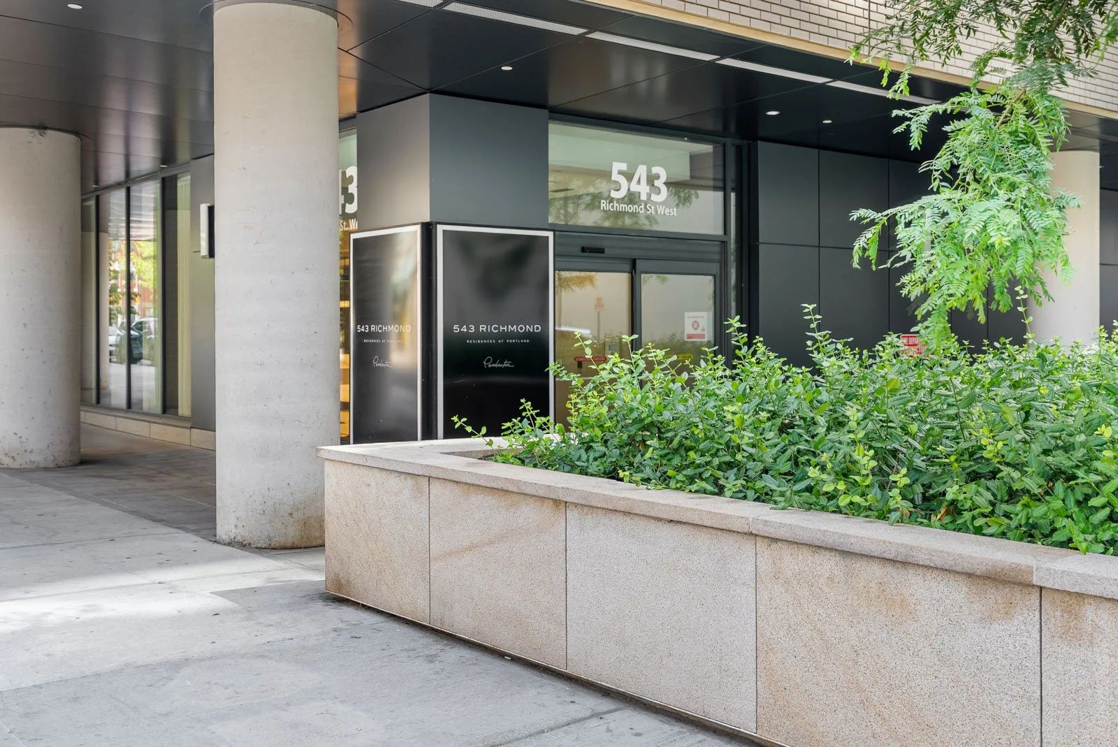 21. 1128-543 richmond st-3.jpg