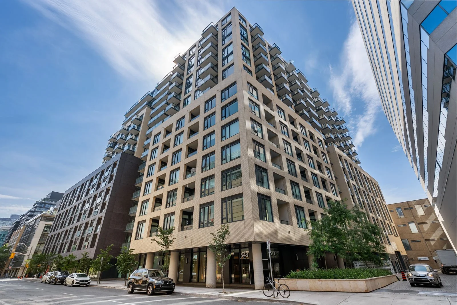 22. 1128-543 richmond st-2.jpg