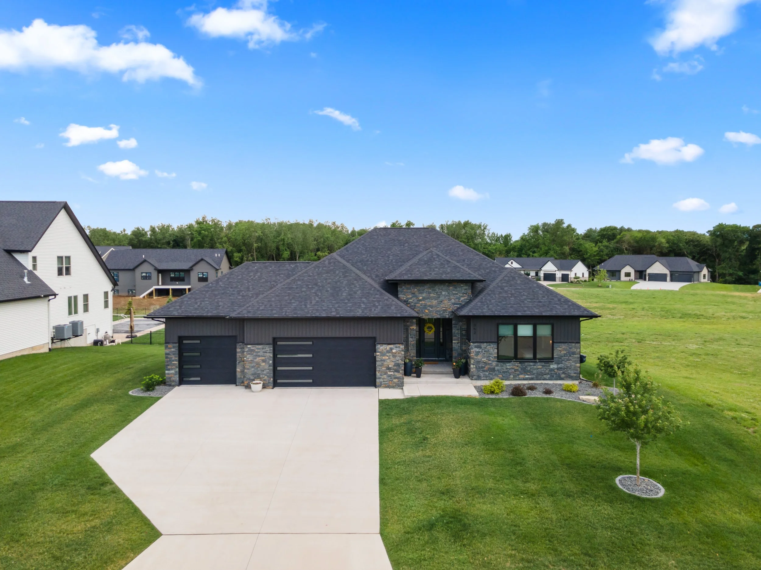352 Madison Dr Riverdale IA68.jpg