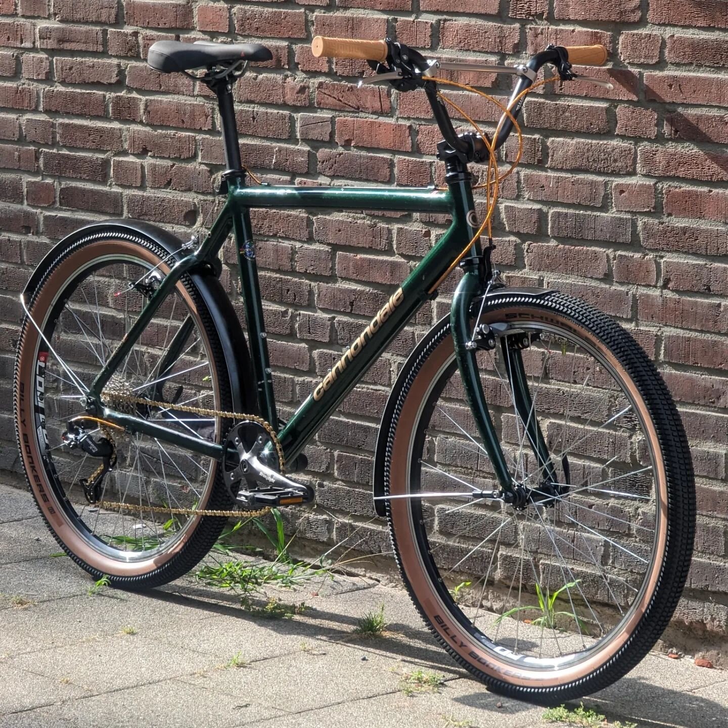 New Cannondale Commuter is looking for an owner 🍯

Perfect for commuting 🛣️
Sram 1x8 drivetrain ⚙️
All parts new 💎
Factory warranty on Parts 🪖
Fresh built 👨&zwj;🔧

Size L ↕️

Price 1150e 💸

#betterthannew
#commuterbike
#26inchlifestyle 
#vinta