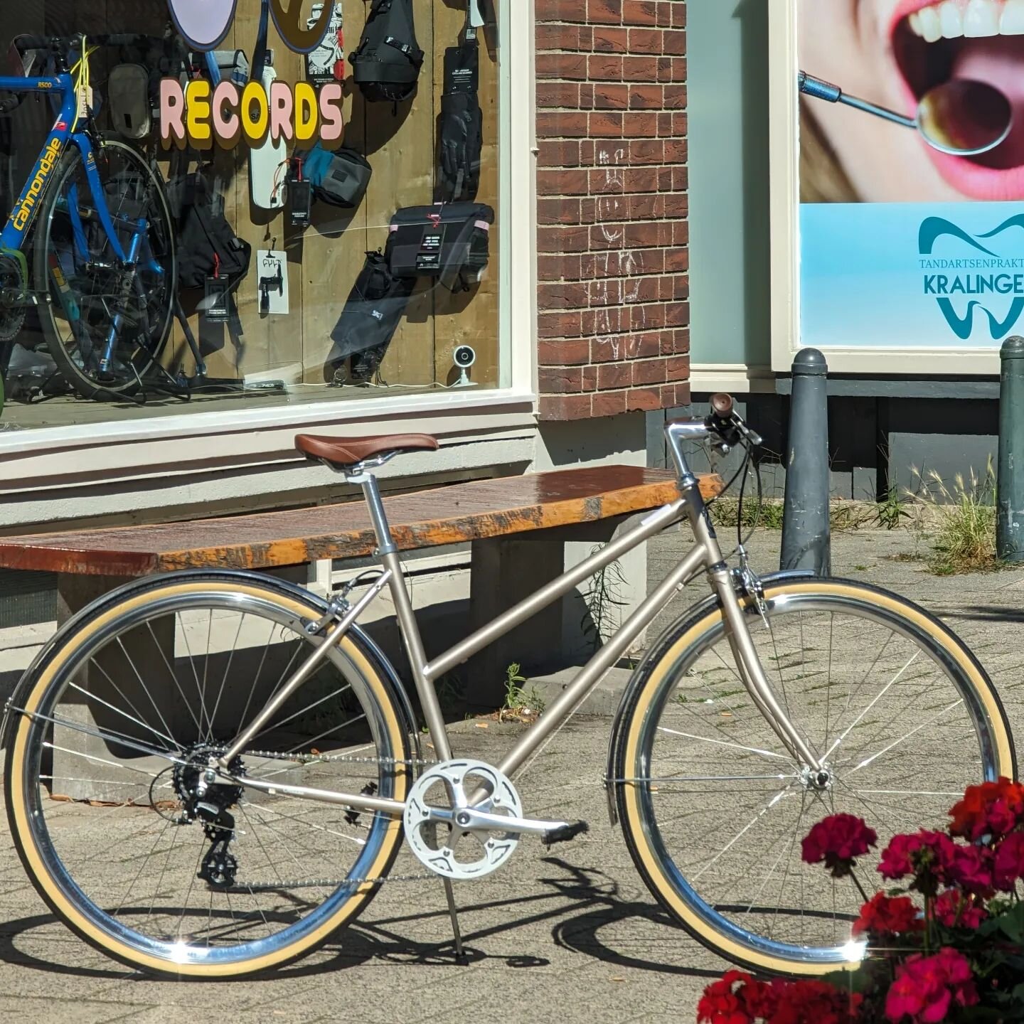 Looking for an affordable and pretty new bike🧁 @6kubikes Odessa is now available @bikesandrecords

💸675e ready to go bike with warranty ✅(645 in the box for shipping)

Other sizes and colors are available 👌