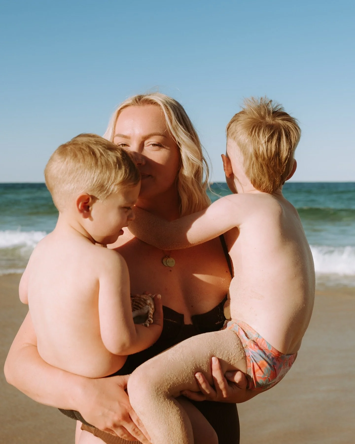 So lucky to have met so many amazing families already this year 🌊

For the rest of 2025 I&rsquo;ve only got:
October - 3 spots
November - 3 spots
December - 4 spots

If family photos are on your list, take this as your sign 🐚

Message me &ldquo;SUN