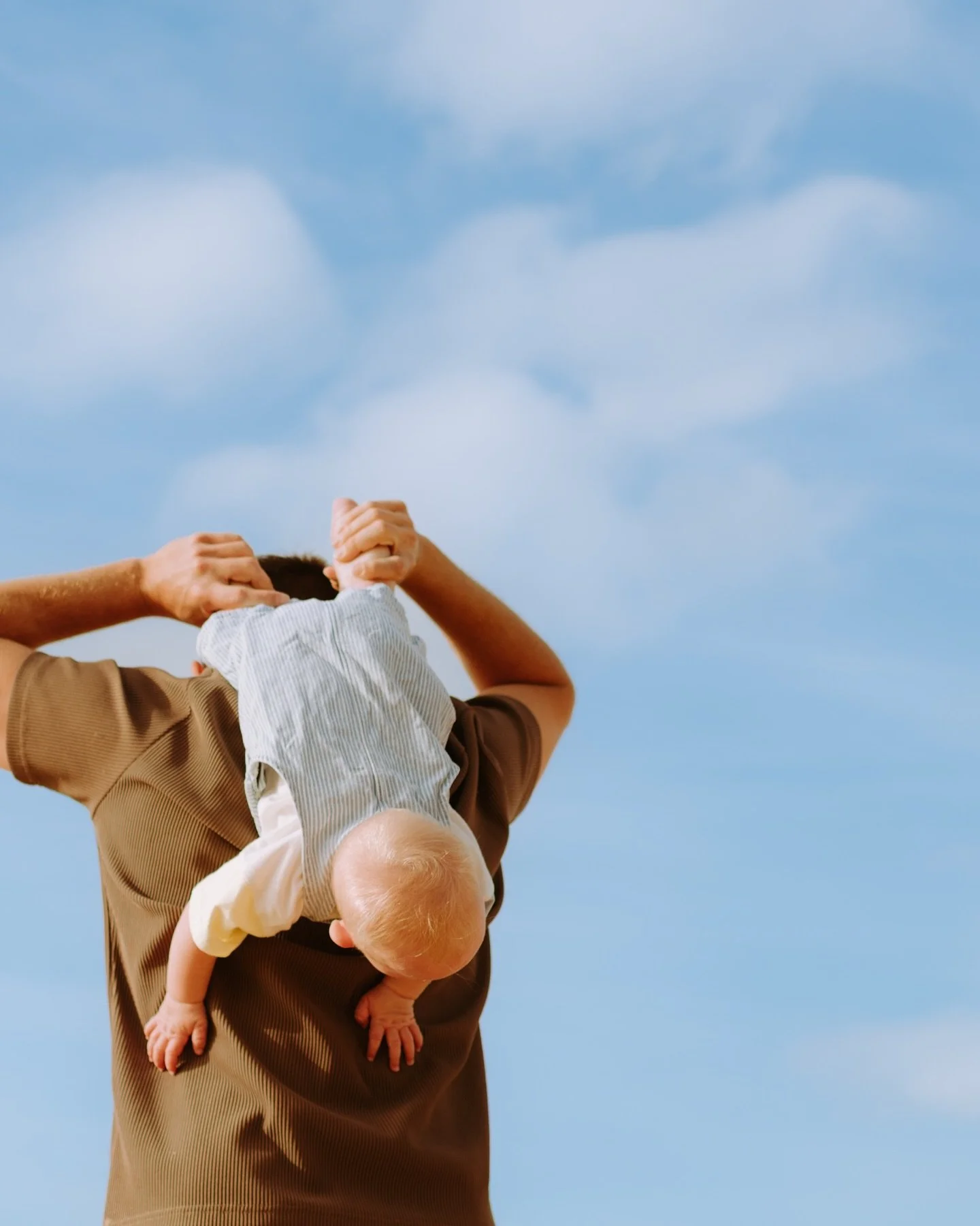 Summer is here! My favourite season and such a fun time to shoot. Long days, salty hair, sandy kids&hellip; nothing beats it. ☀️ 
I&rsquo;ve only got 2 spots left for December, and bookings for Jan&ndash;March 2026 are now open.
If you&rsquo;ve been 