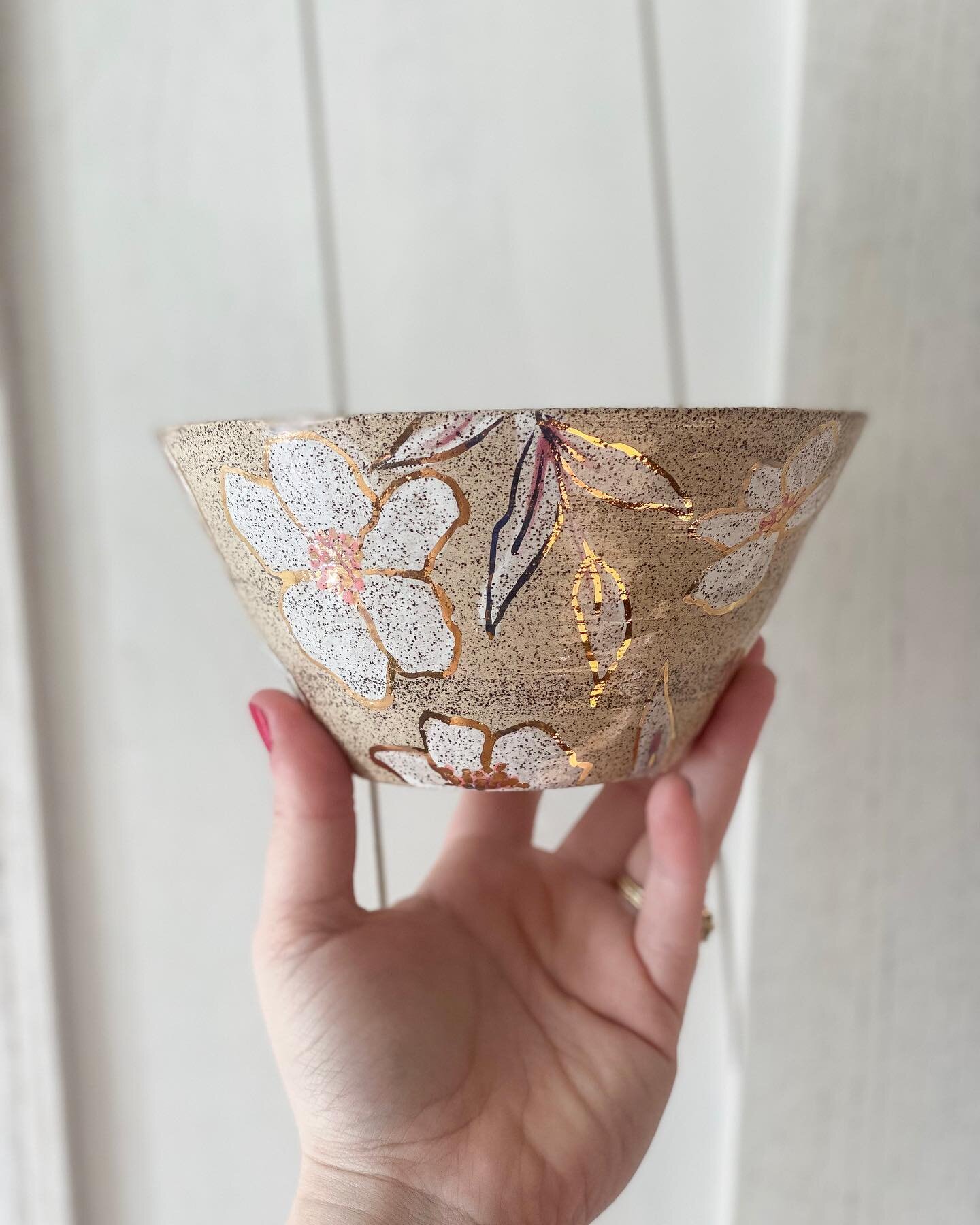 RESTOCK IS LIVE!!!! Go snag something ✨
.
.
.
#clayallday #localartist #tallahasseeart #thatsdarling #handthrownpottery #pottery #potterhead #gold #golddetail #floraldesign #floral